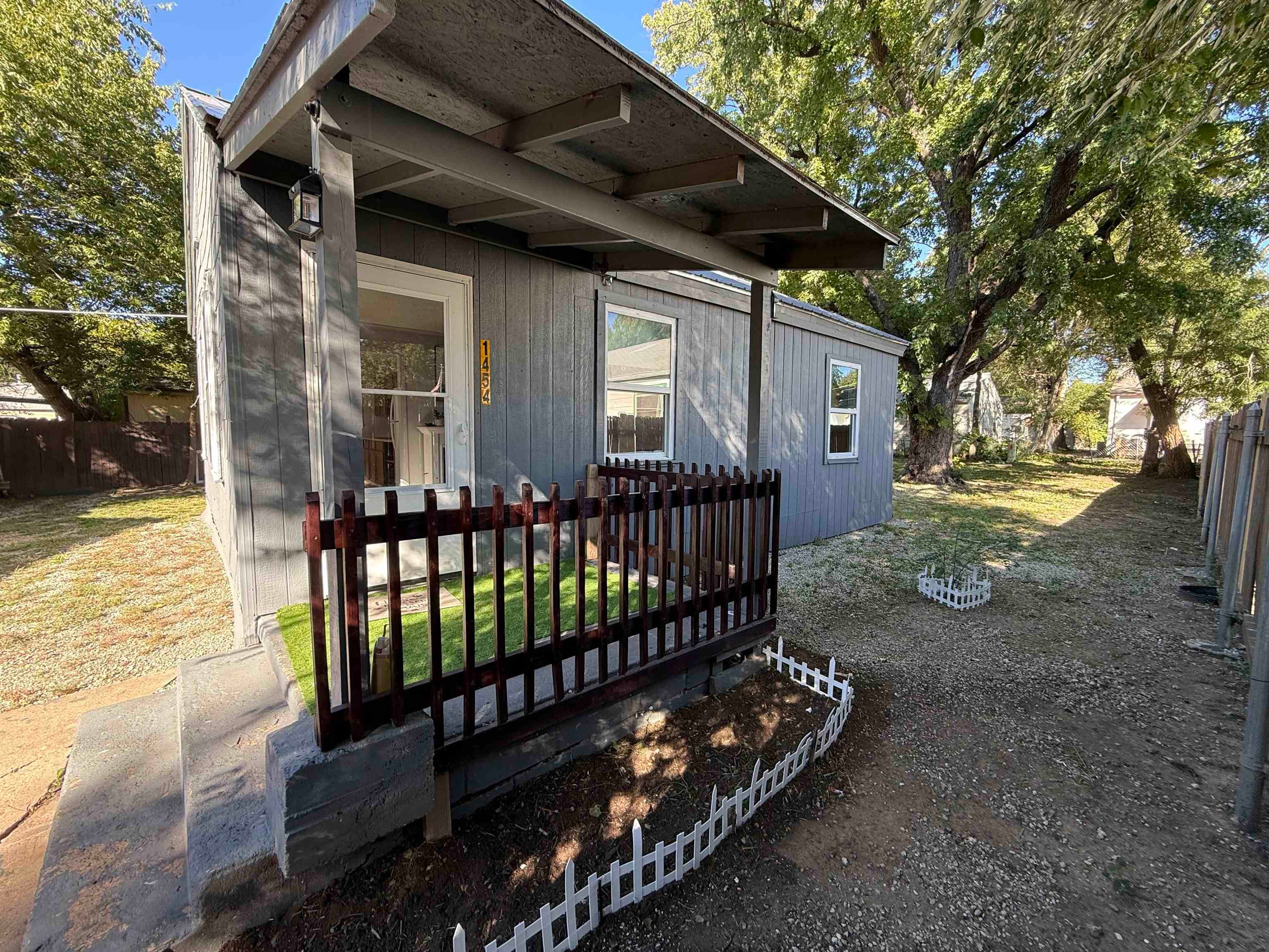 1454 S Bluffview Dr — photo
