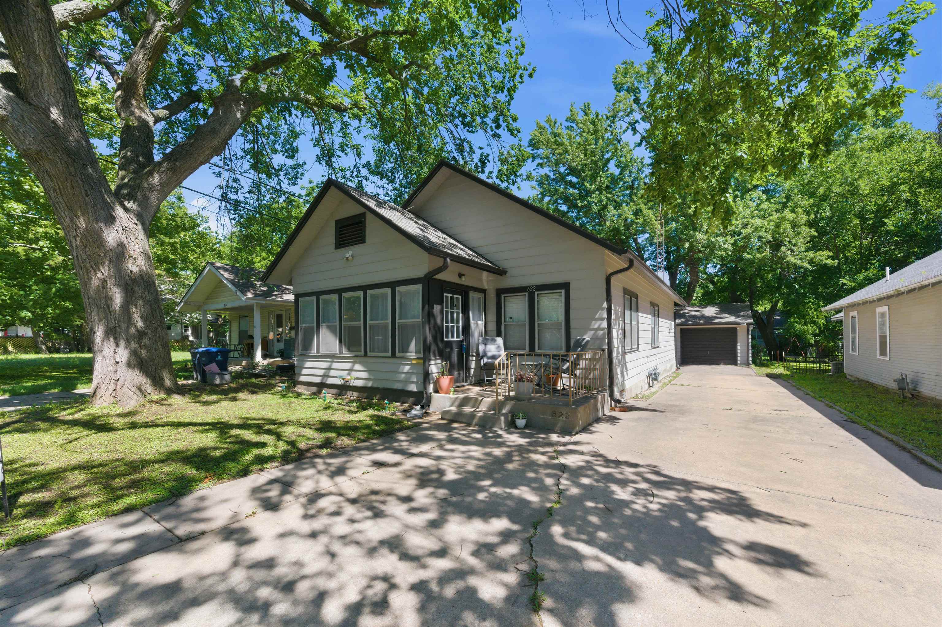622 W Carr — photo