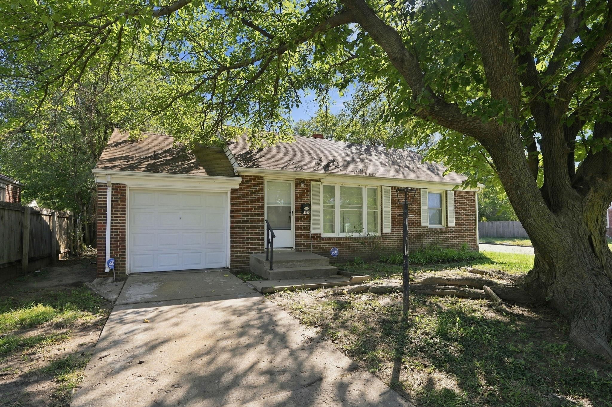 1302 N Crestway — photo