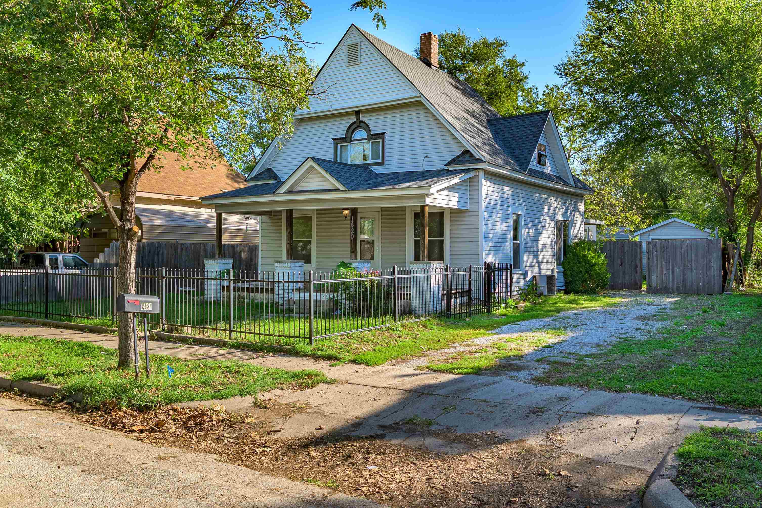 1420 S Emporia Ave — photo