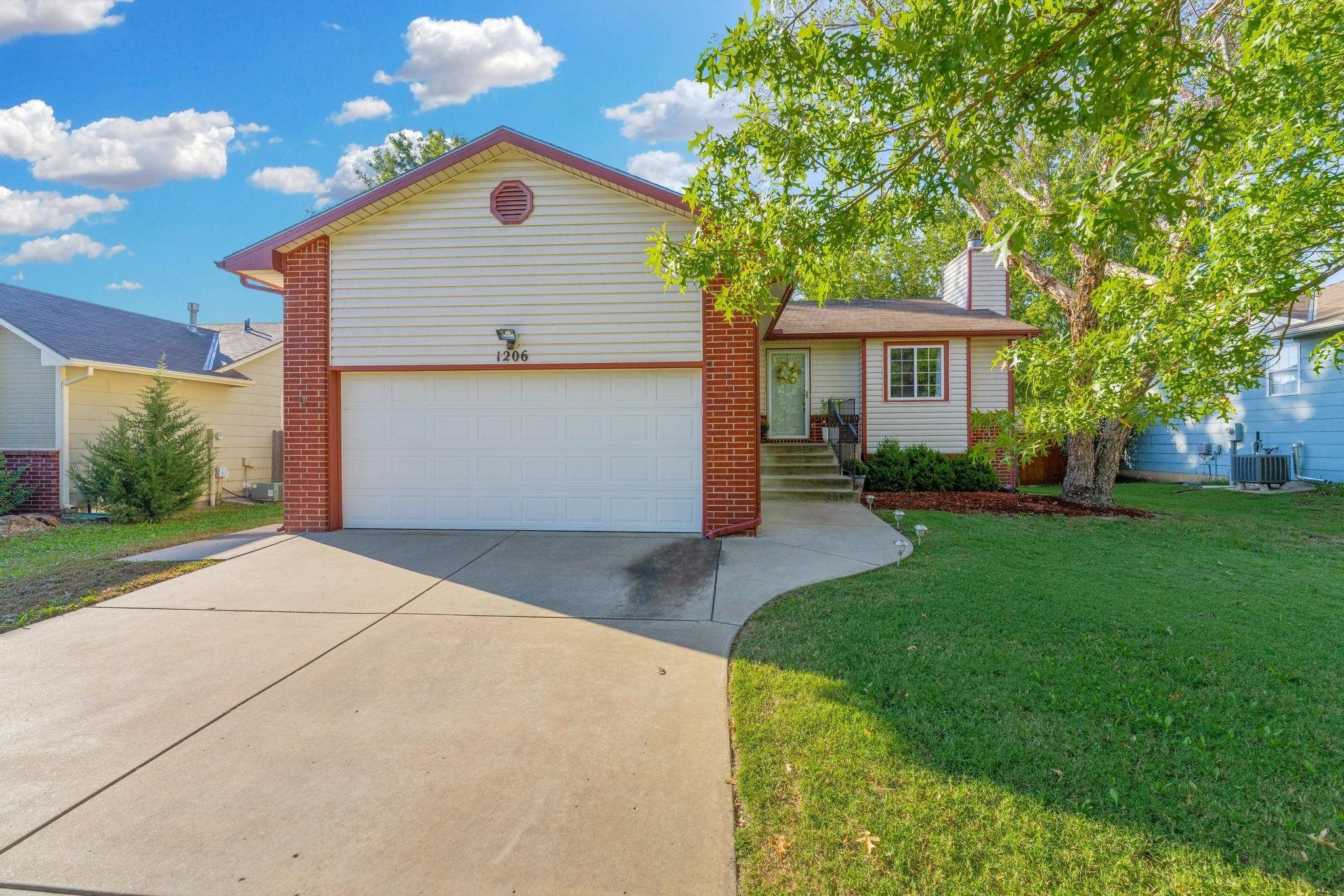 1206 N Manchester Ct — photo