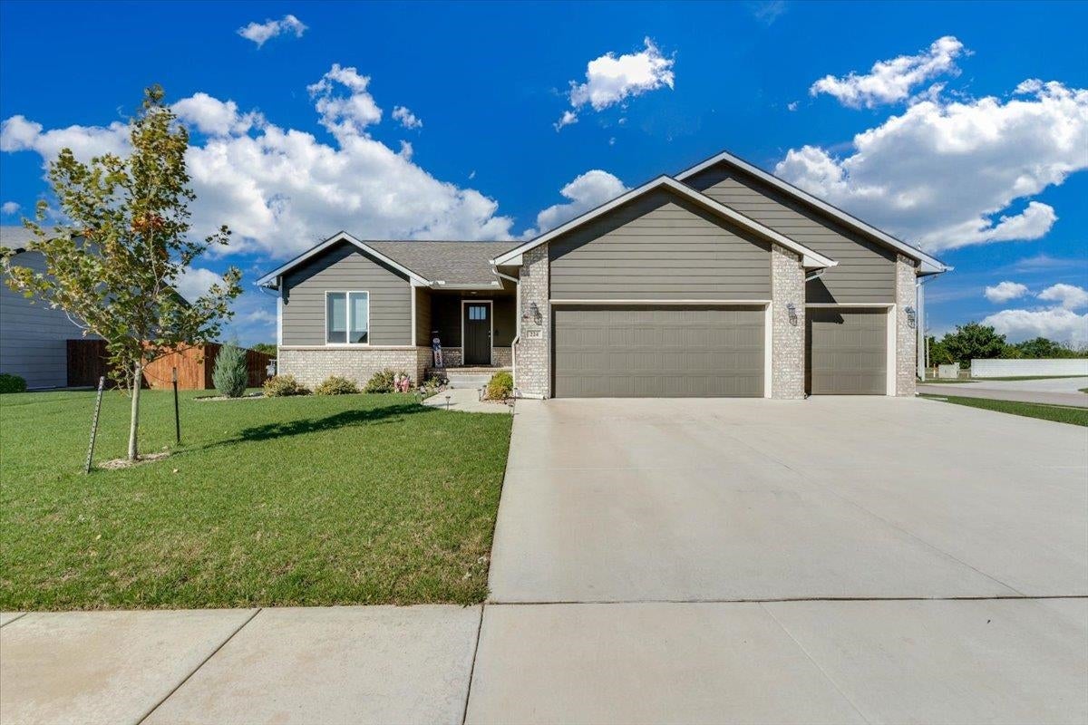224 E Ripley Ct — photo