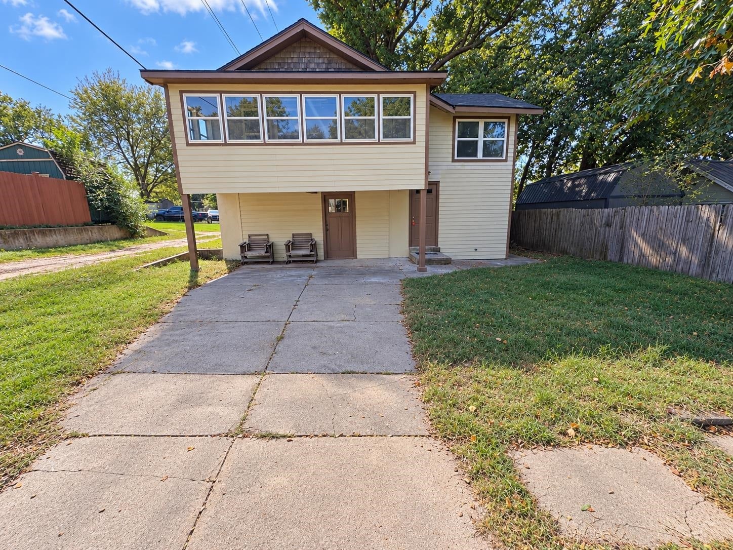 319 W Adams St. — photo