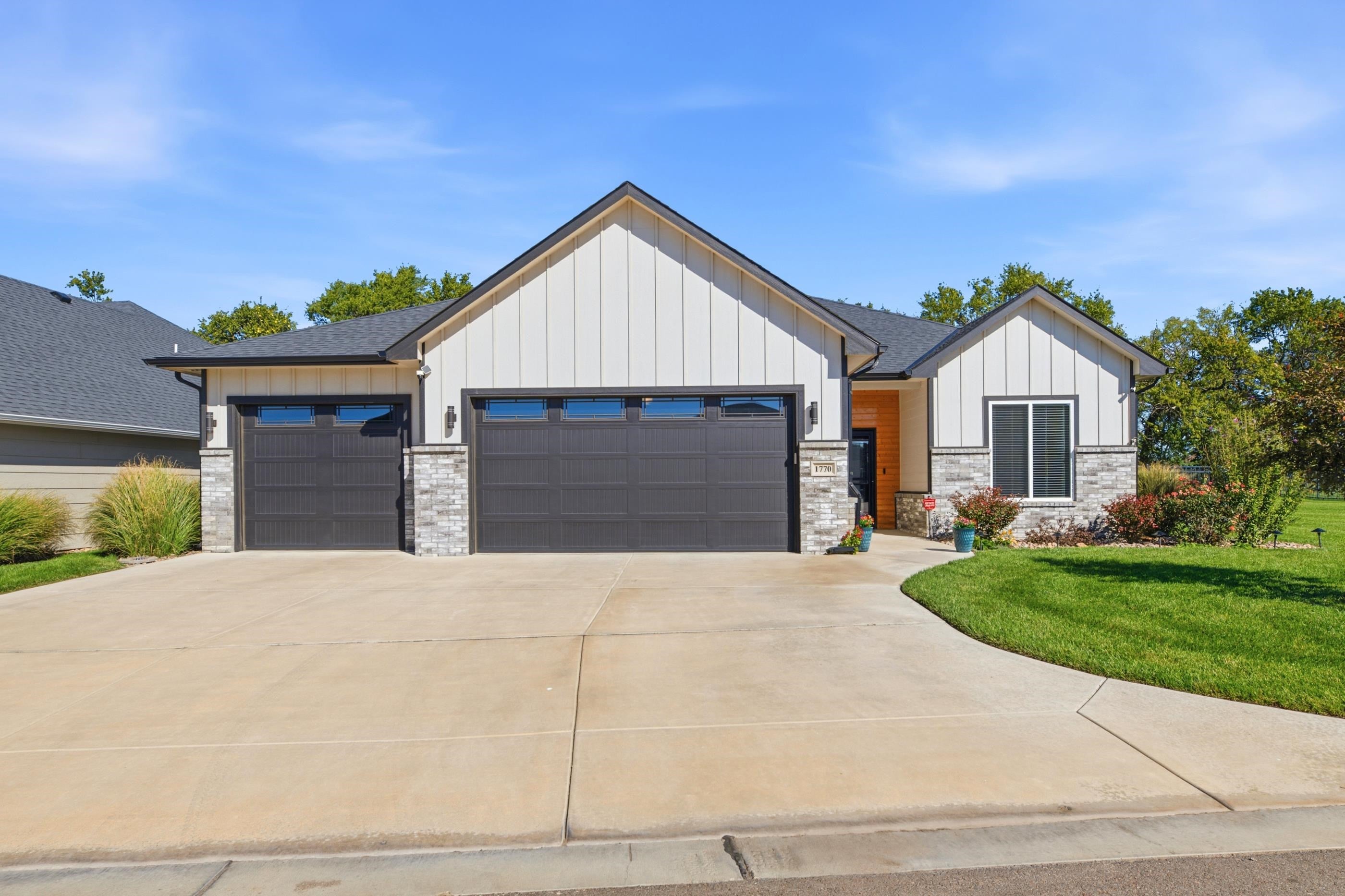 1770 N Forestview Ct — photo