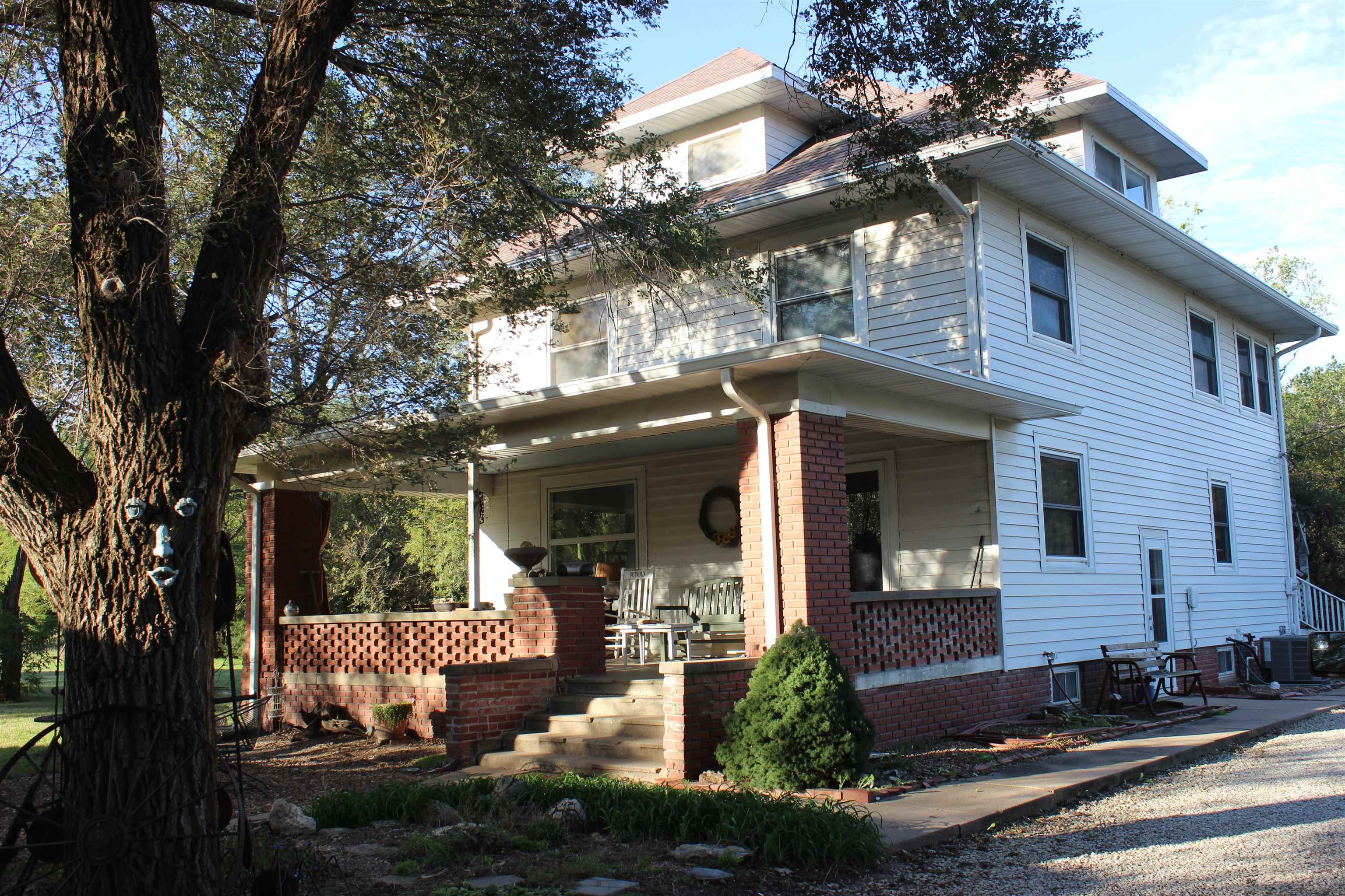 201 W 3rd — photo