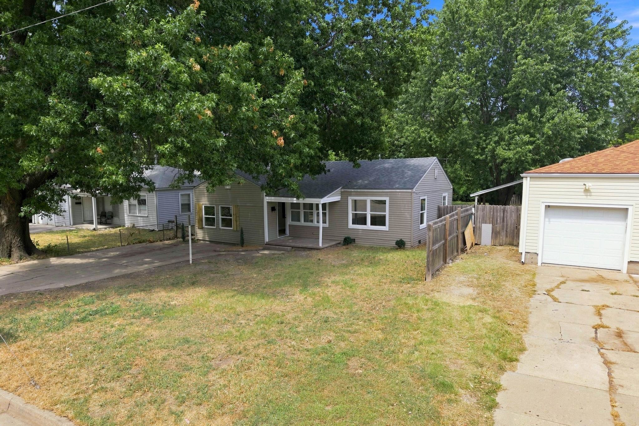 3114 E Range Rd — photo