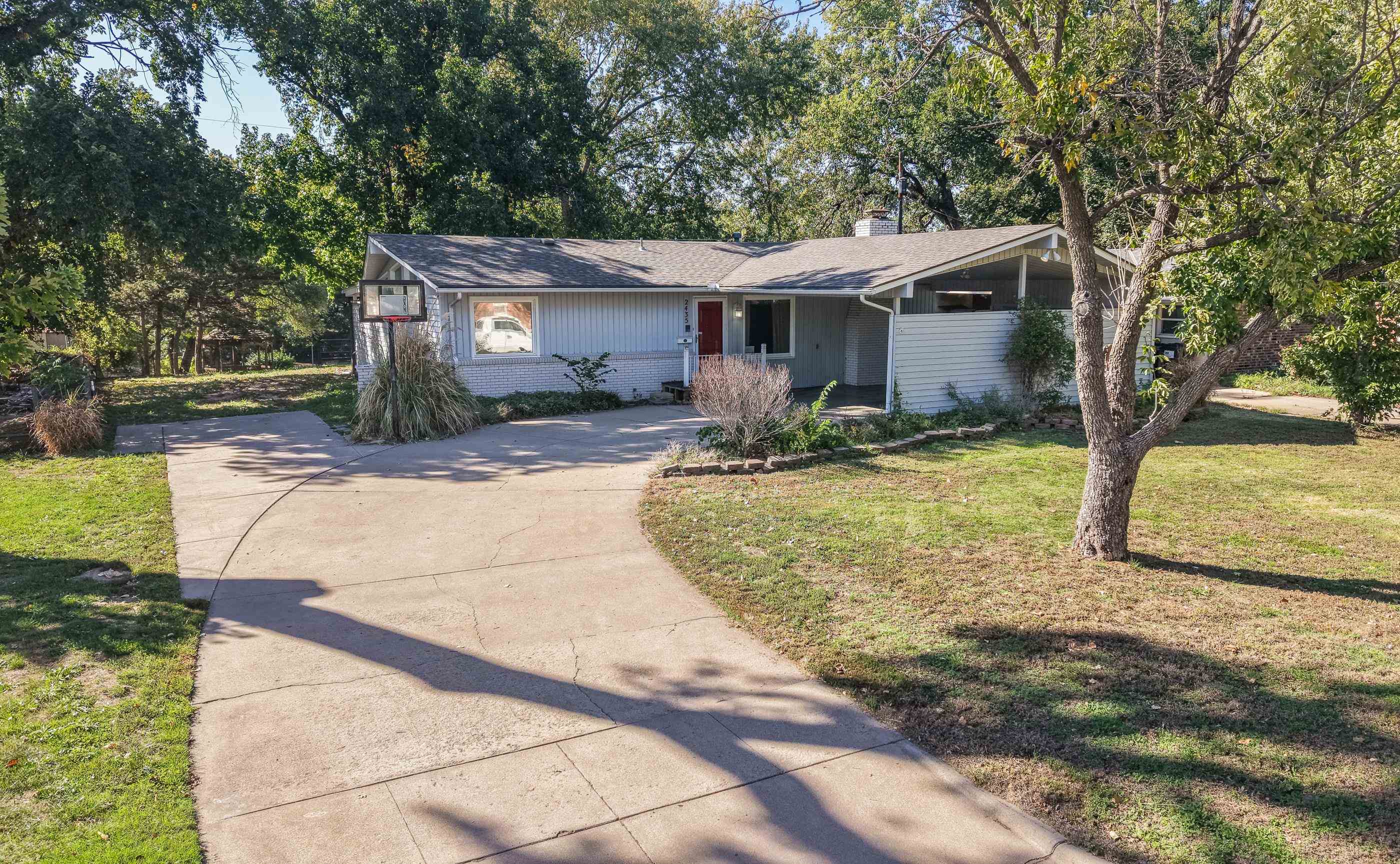 2435 N Porter Ave — photo