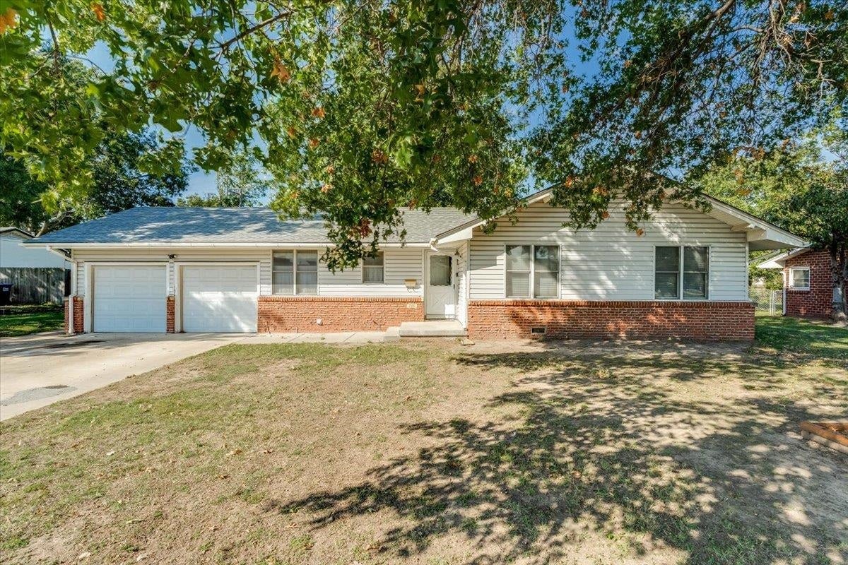 715 N Country Acres Ave. — photo