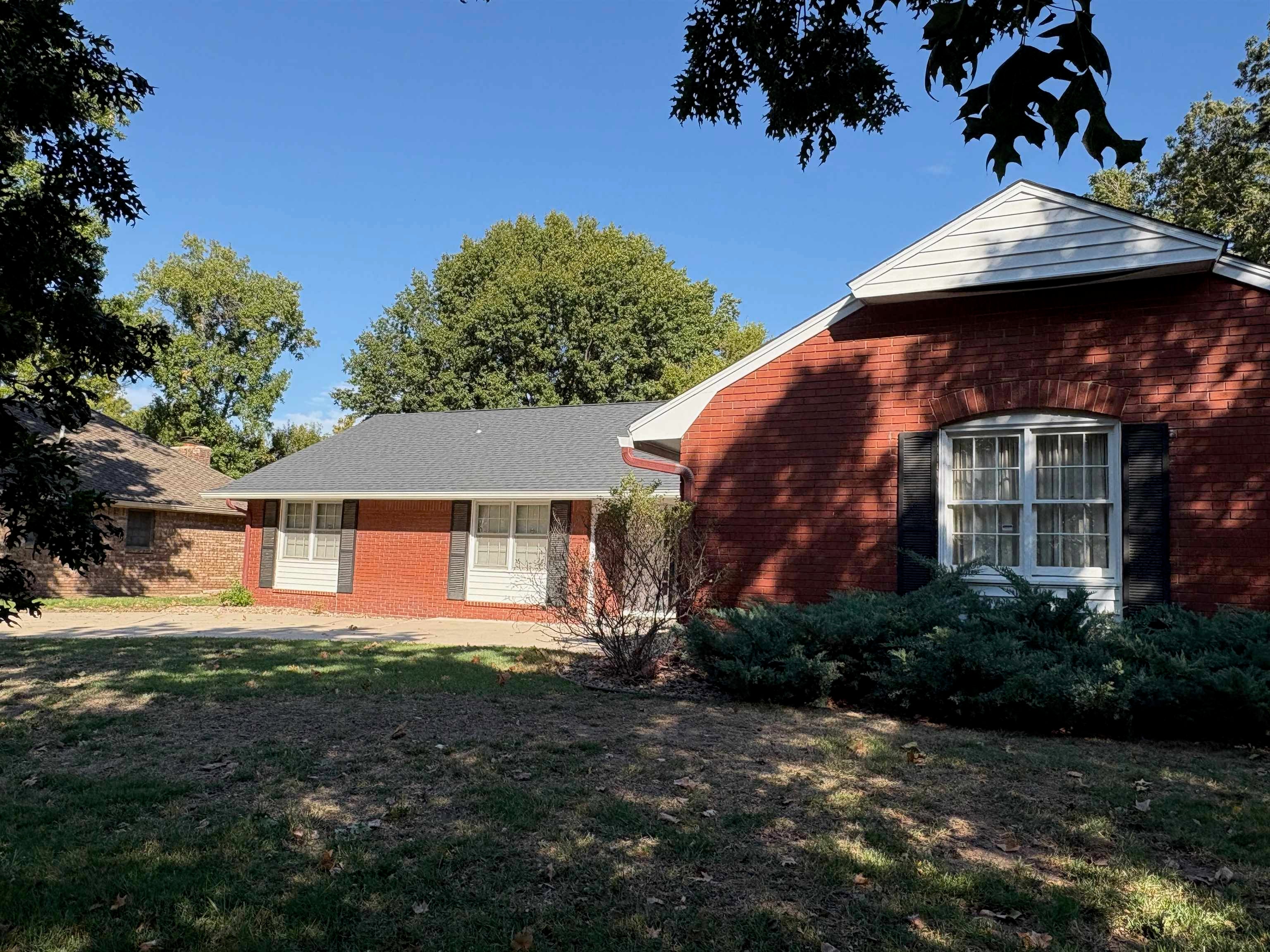 8310 E Brentmoor Lane — photo