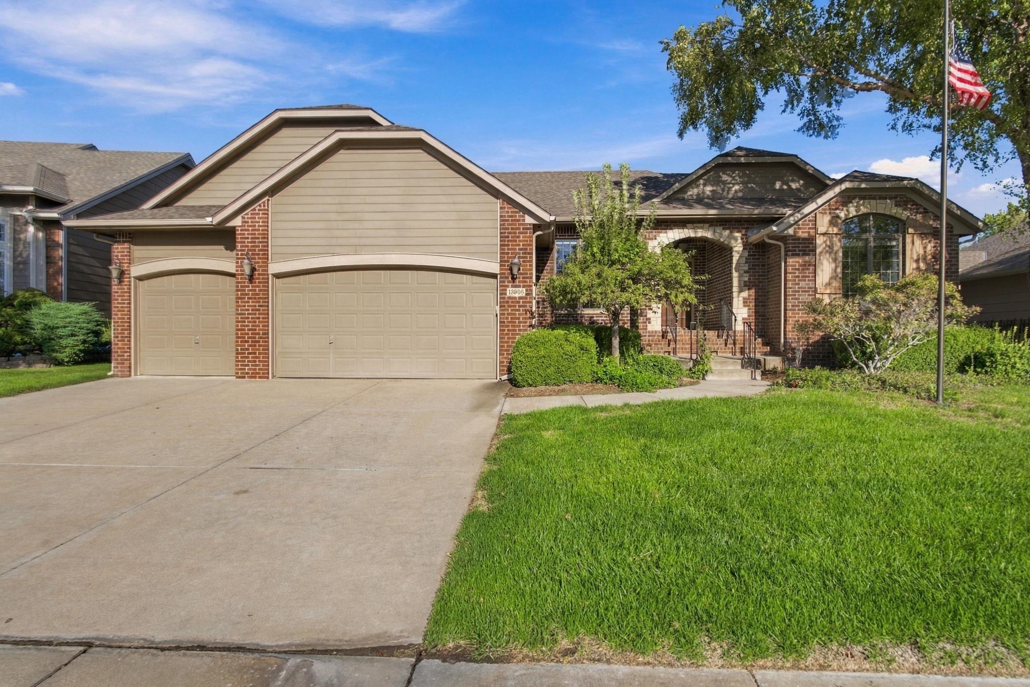 13906 W Onewood St — photo