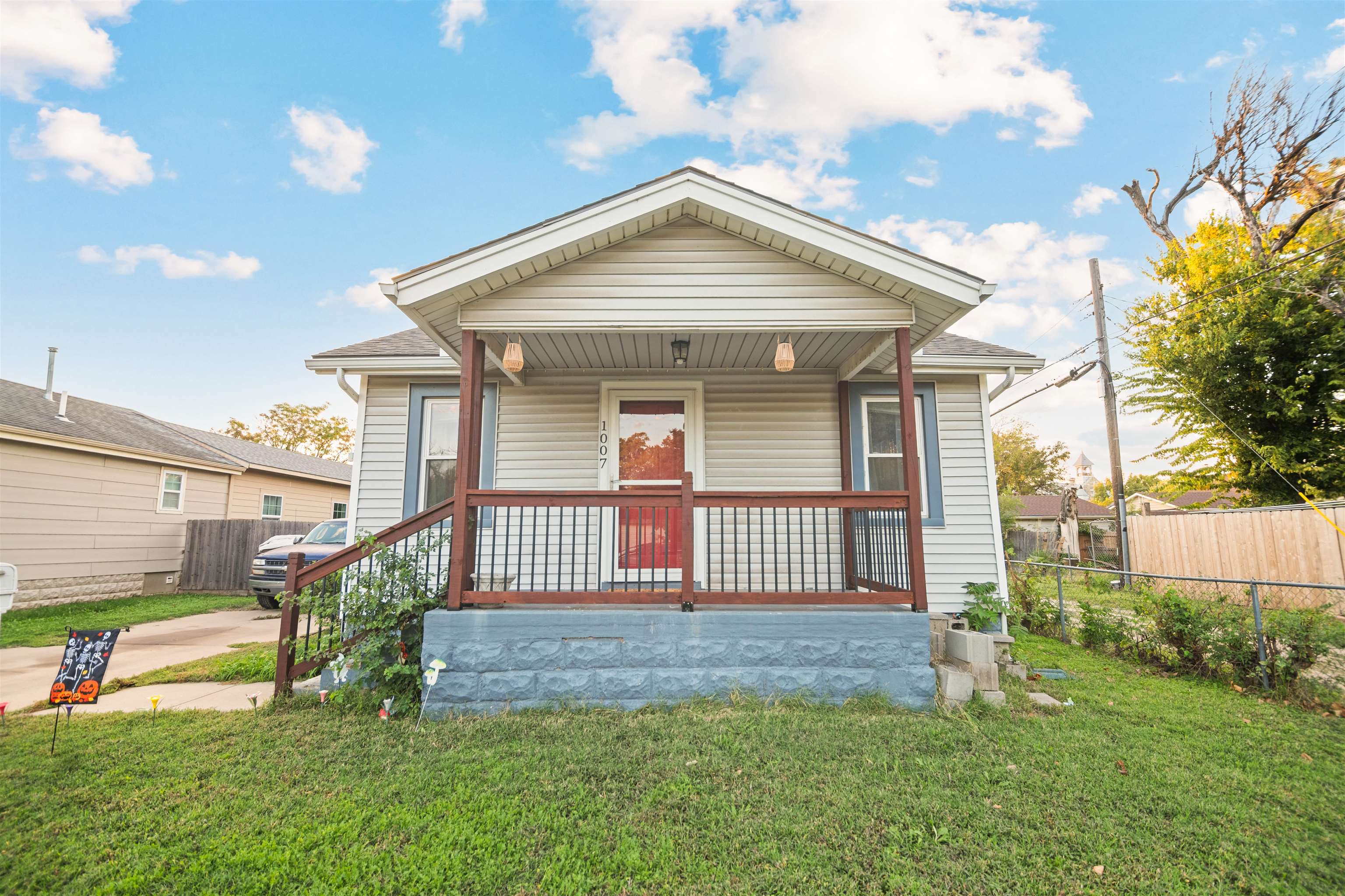 1007 S Dodge Ave — photo