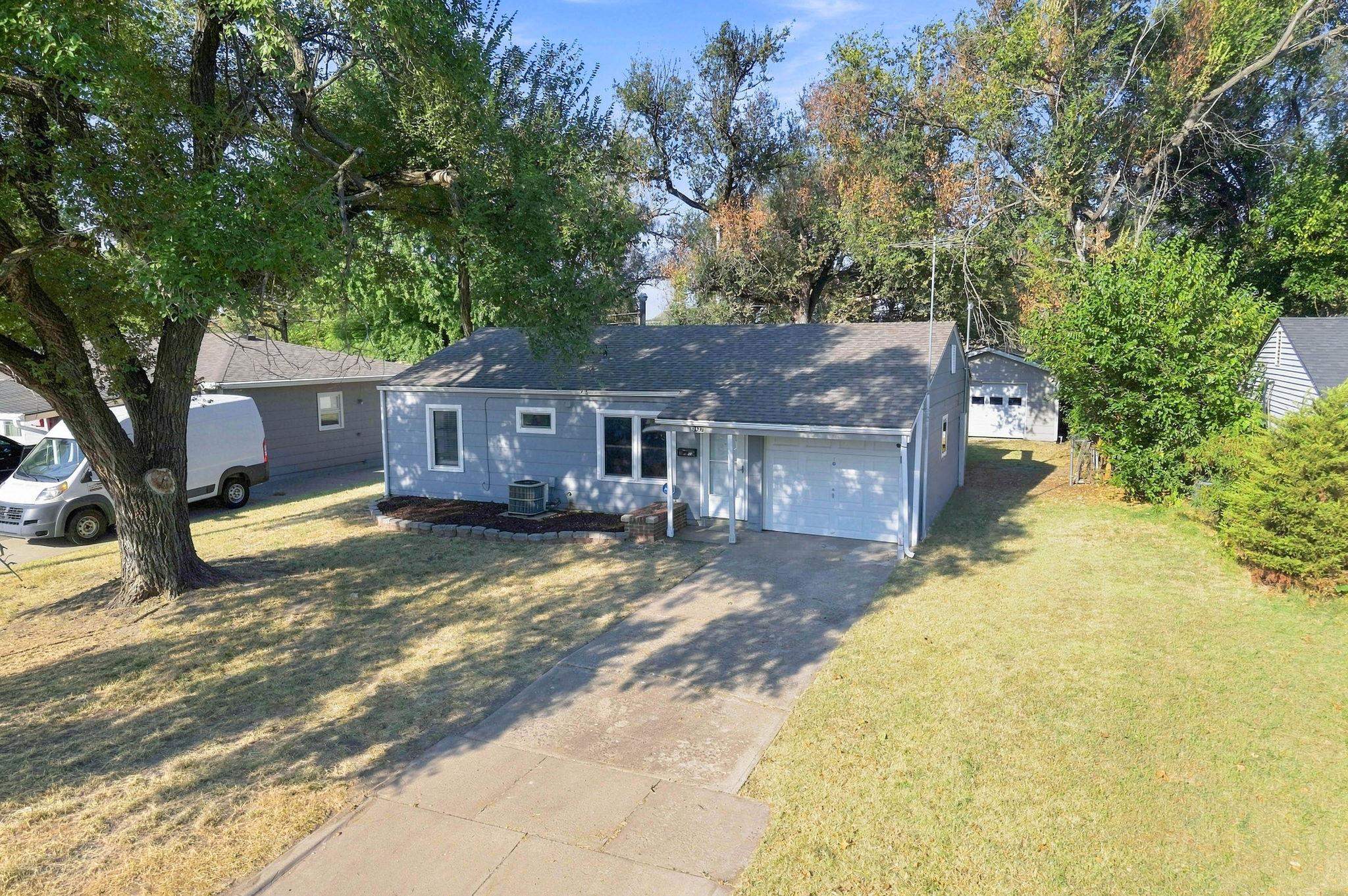 3427 S Everett Ave — photo