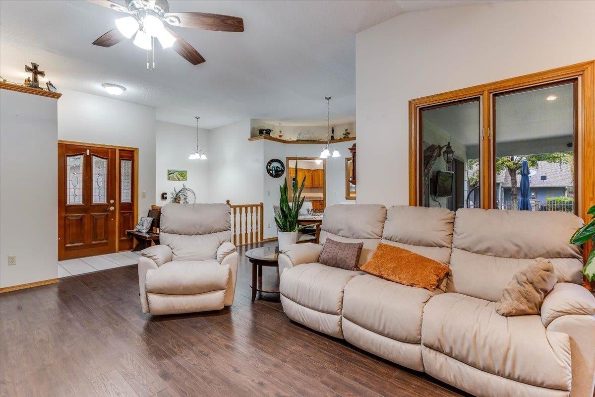 722 E Mockingbird, Derby, KS 67037 — photo 2