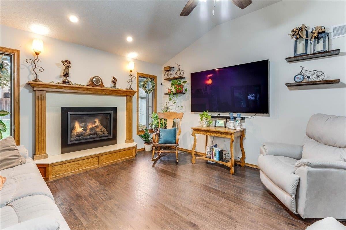 722 E Mockingbird, Derby, KS 67037 — photo 3