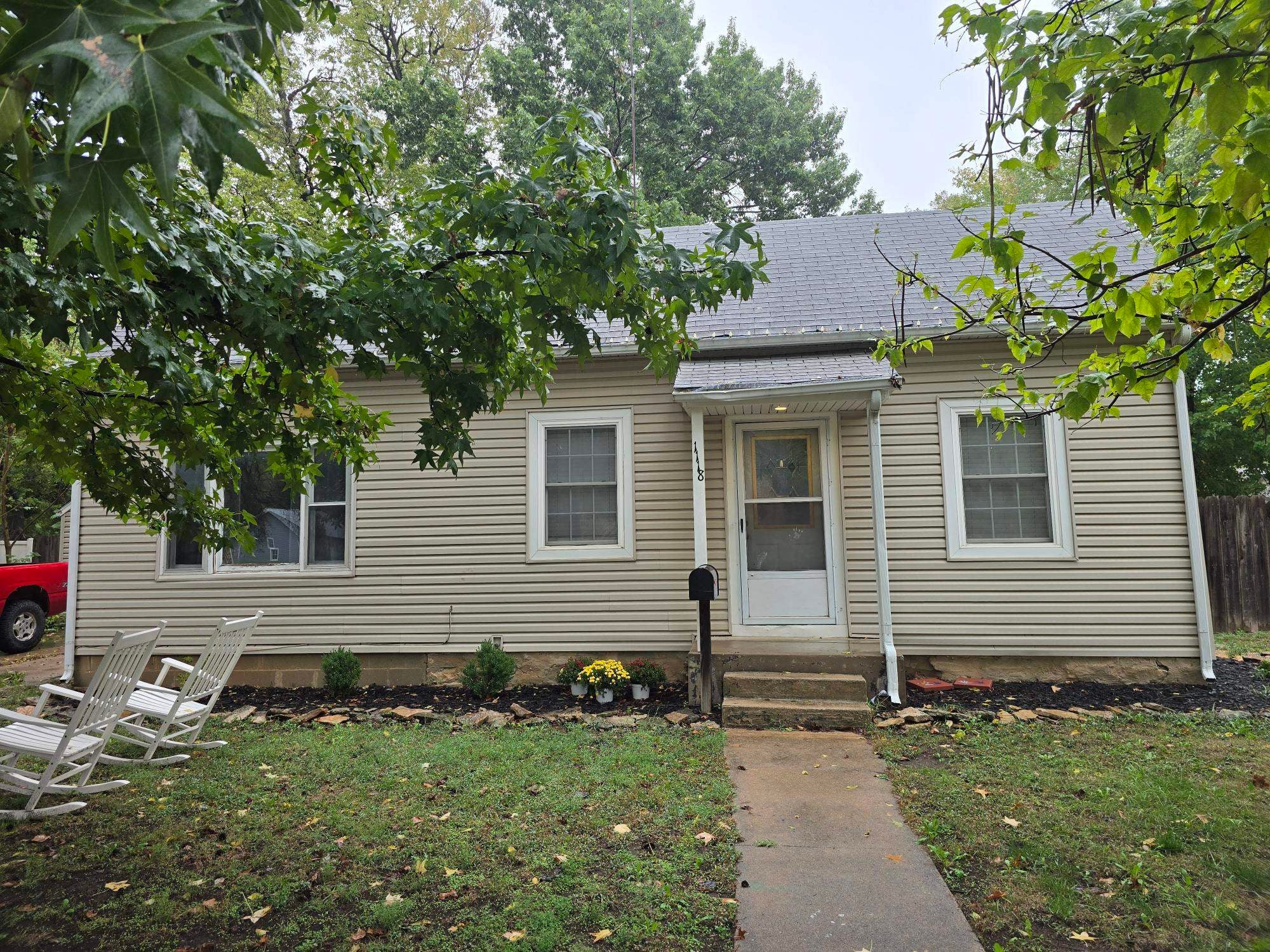 1118 Thompson — photo