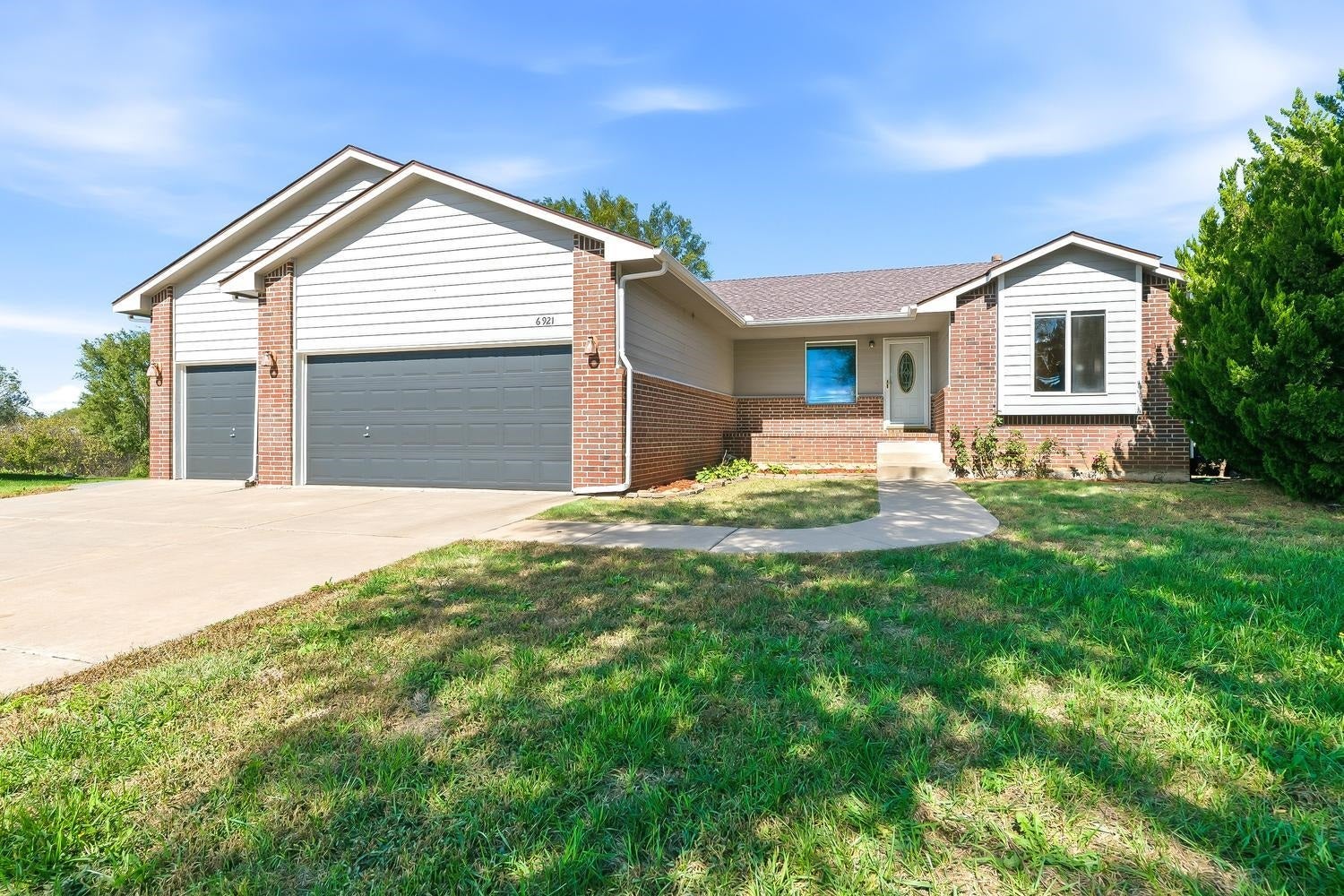 6921 N Wendell Ct — photo