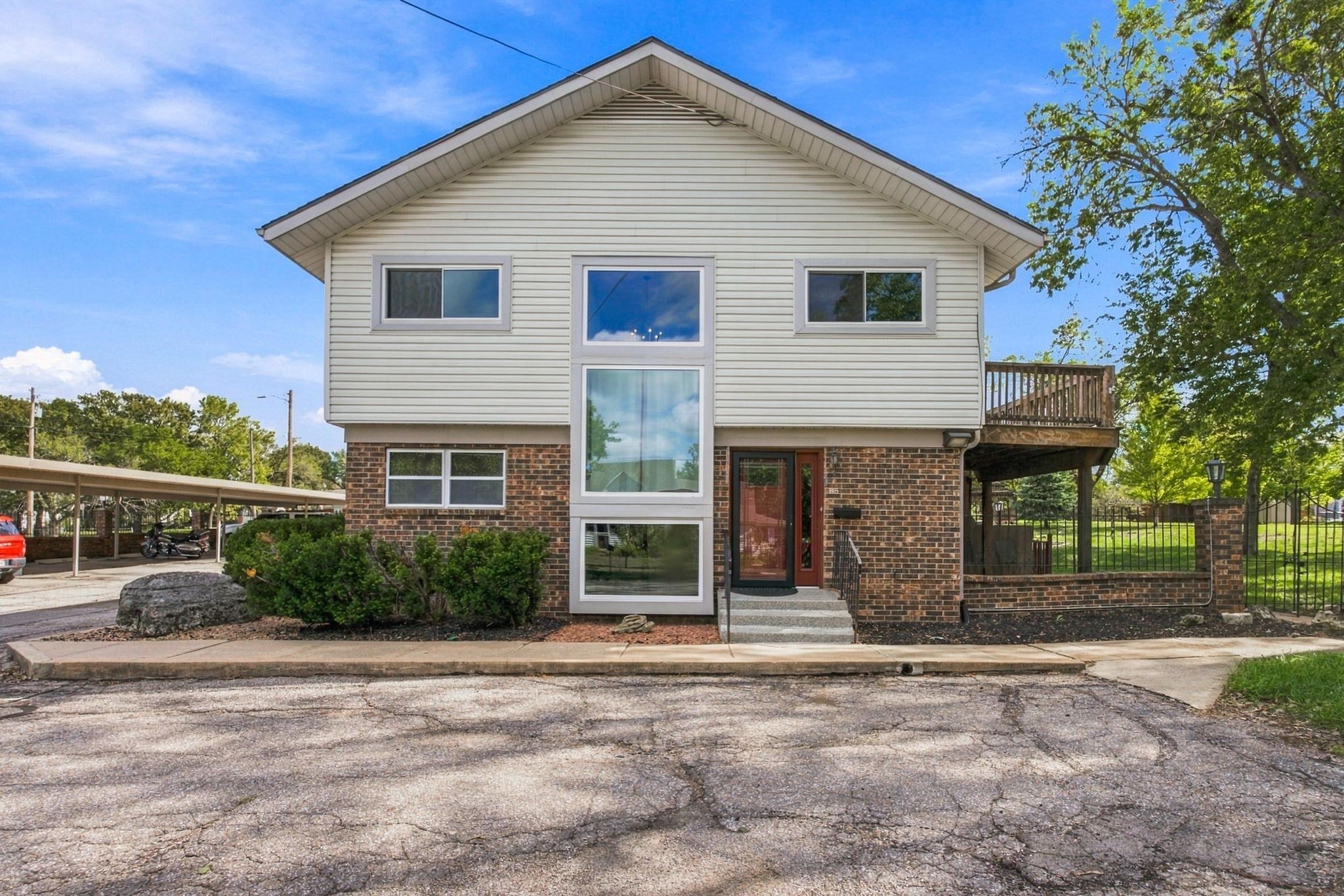 111 S Summit B8 — photo