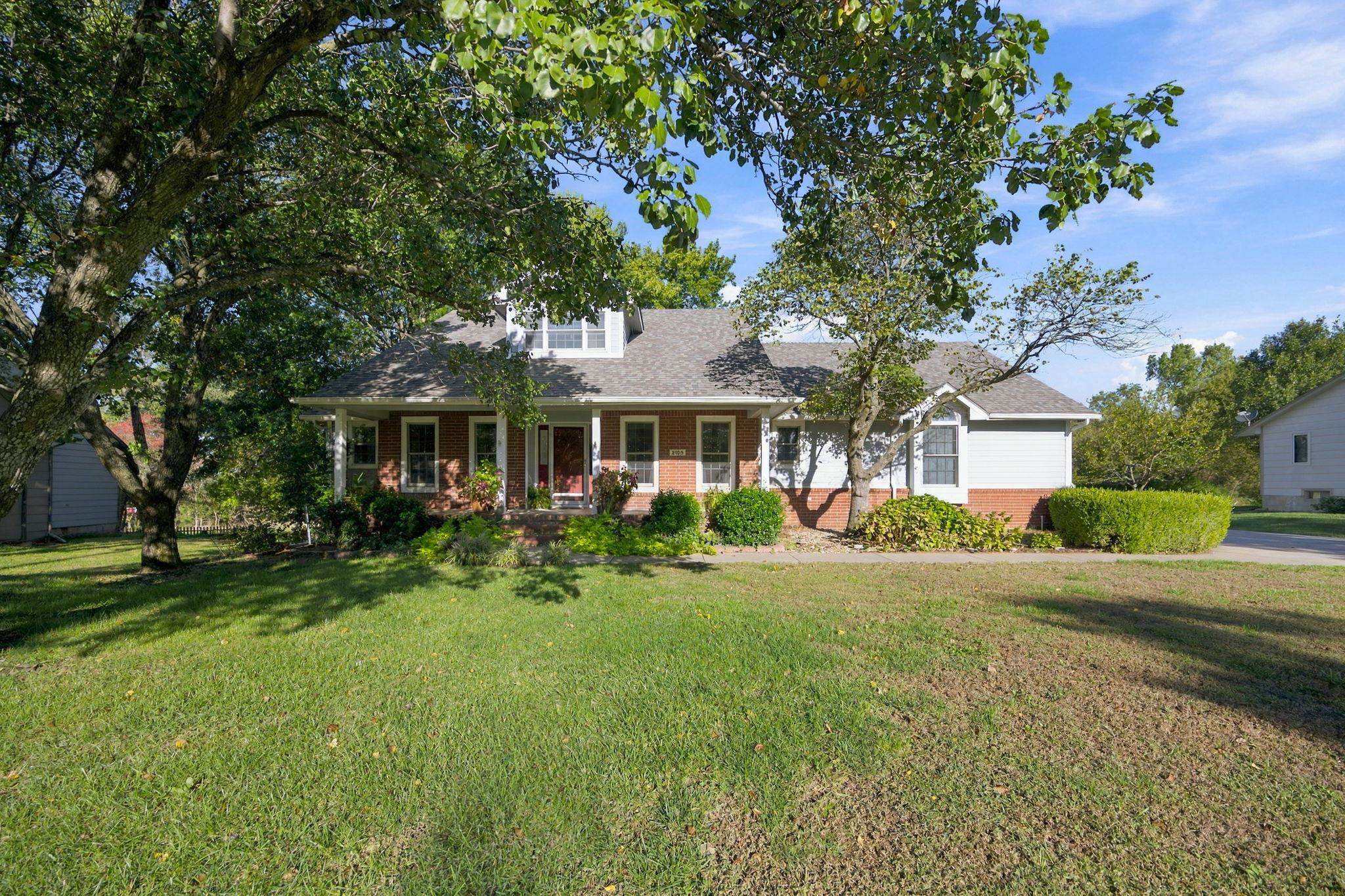 2105 N Loomis Dr — photo