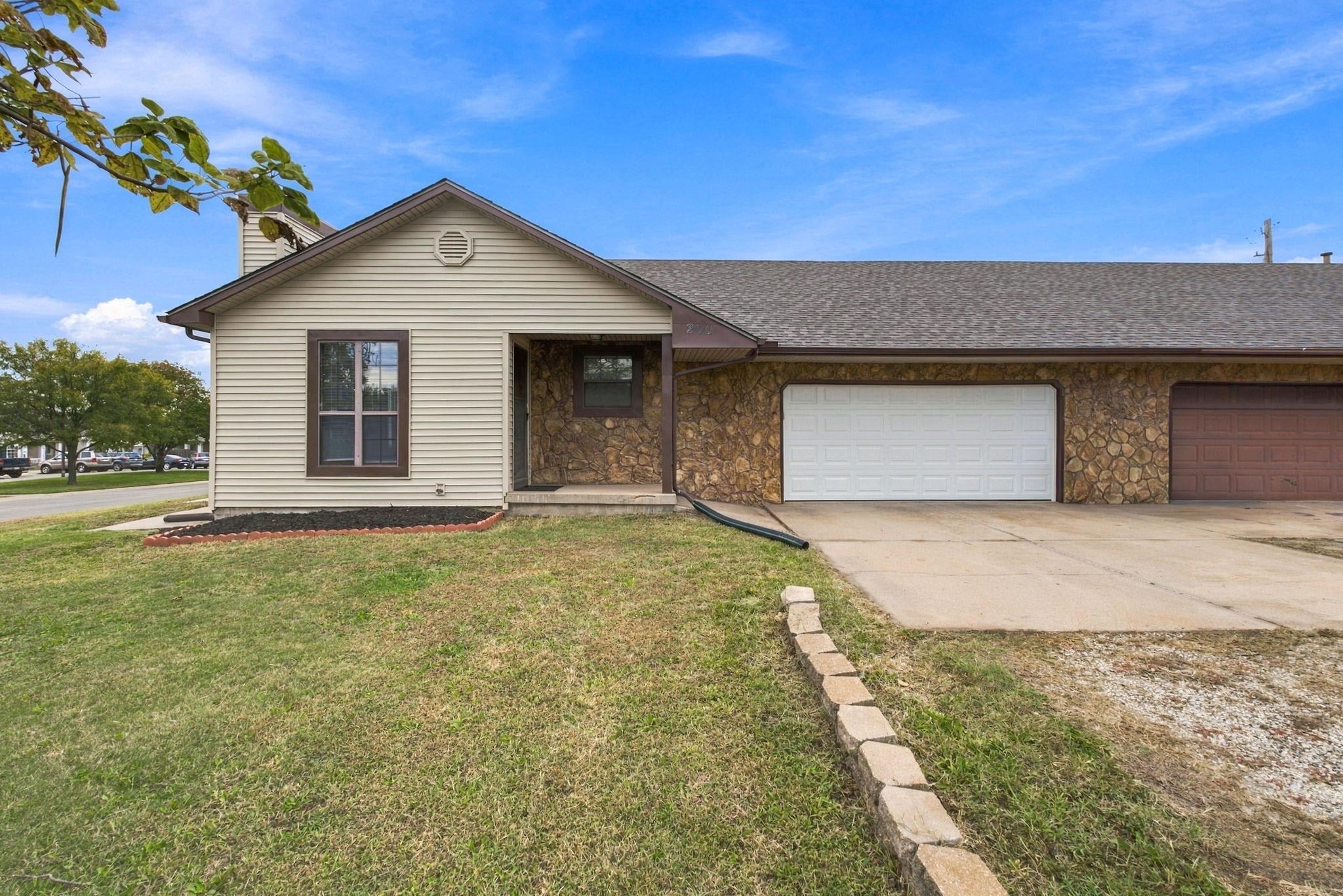 200 E Blue — photo