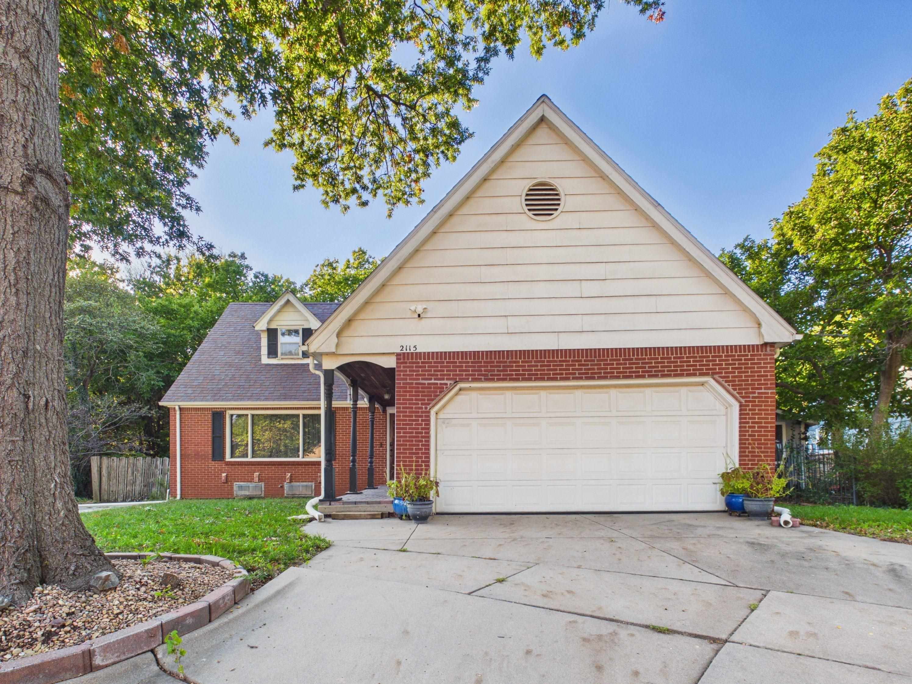 2115 S Bluff Ct — photo