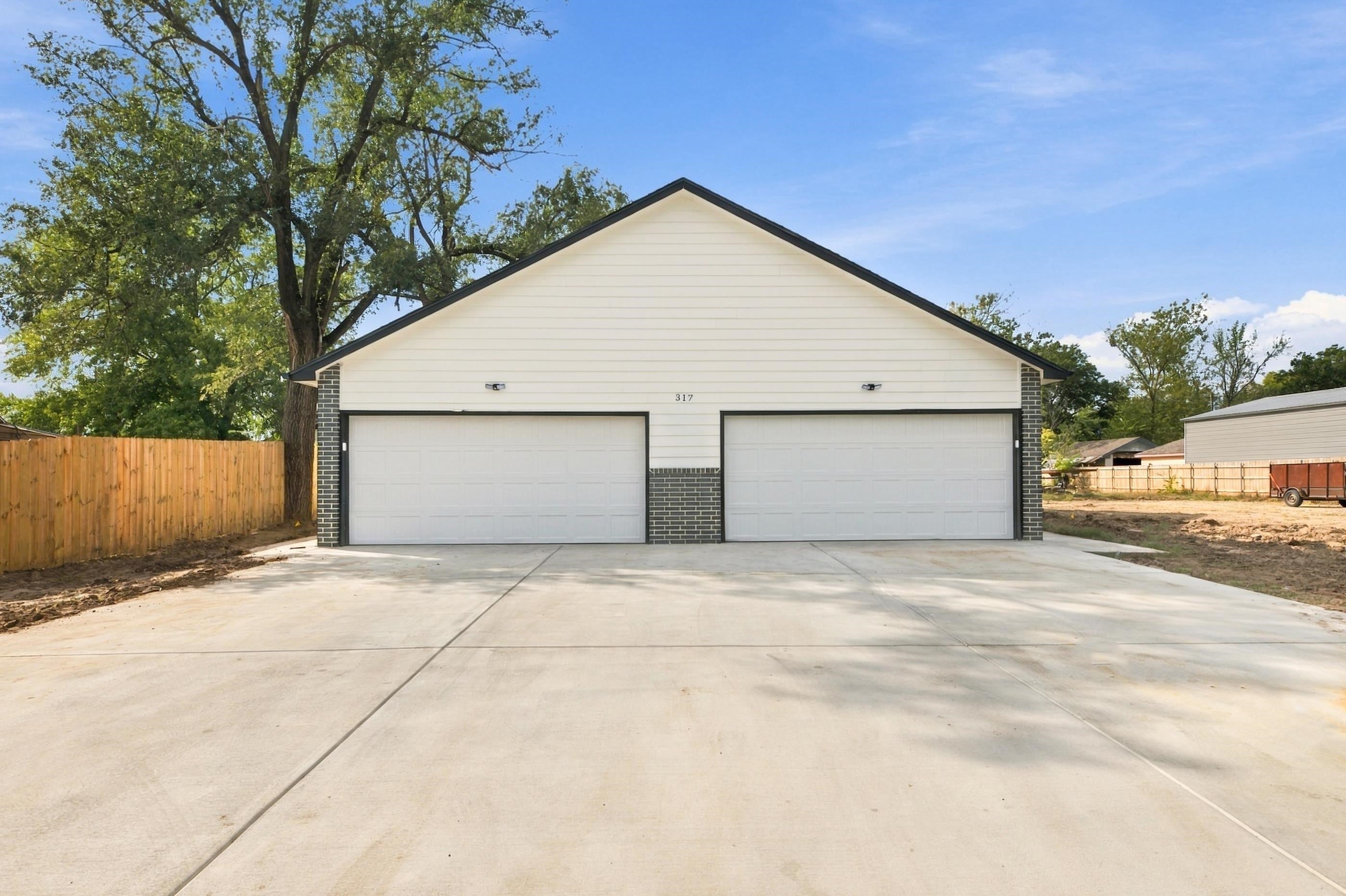 317 N Doris Unit 200 — photo