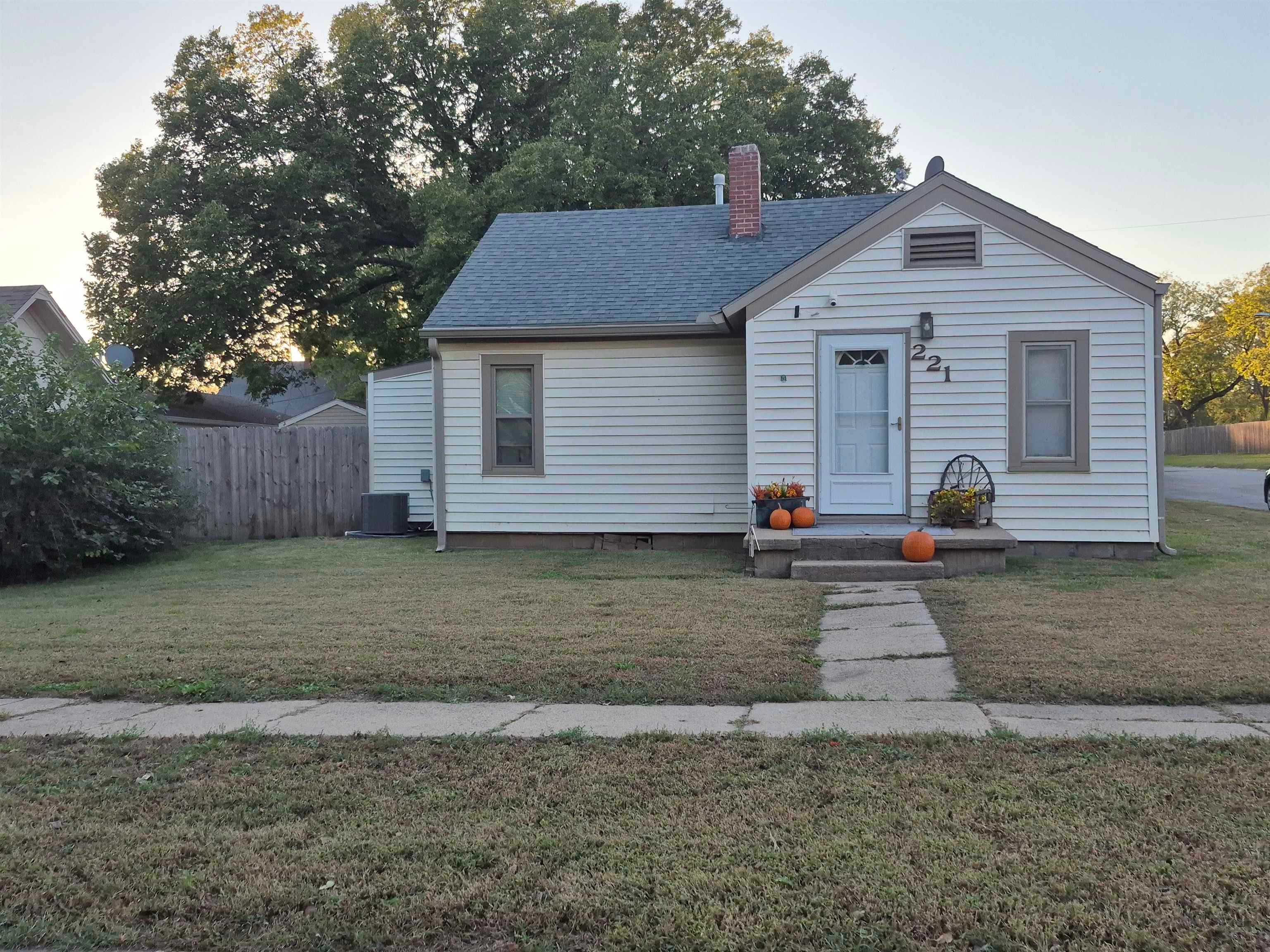 221 N Miller St. — photo