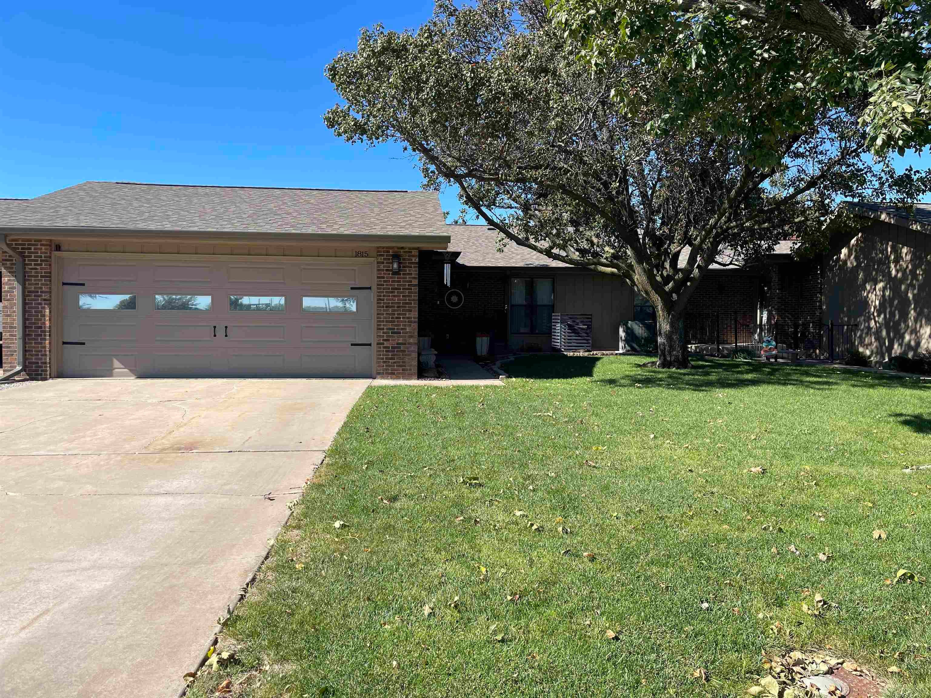 1815 White Sands Dr — photo