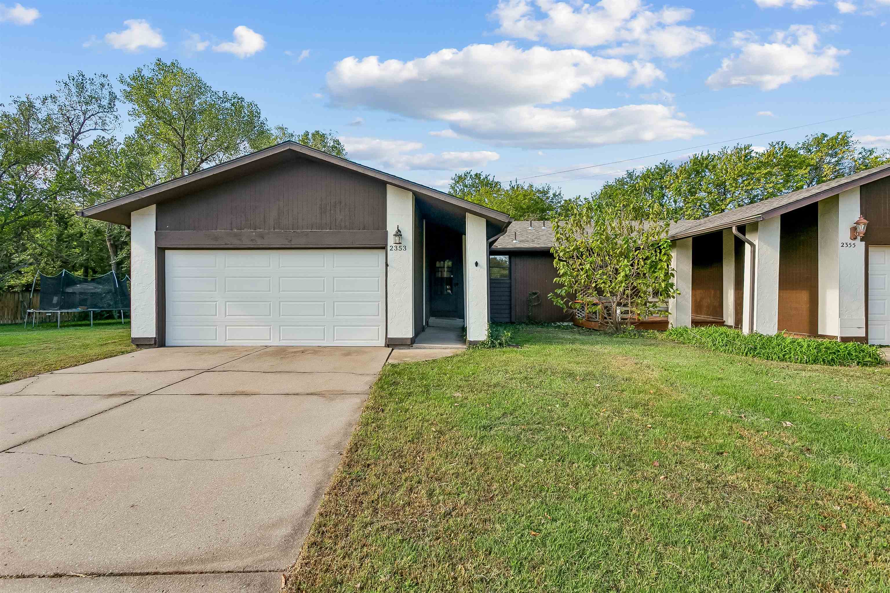 2353 N Rutland Ct — photo