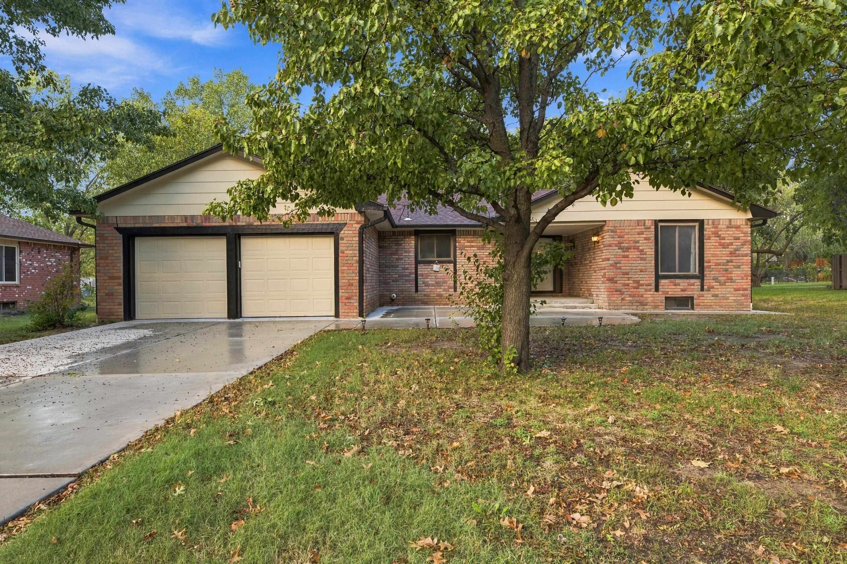 2229 N Cameron Cir — photo
