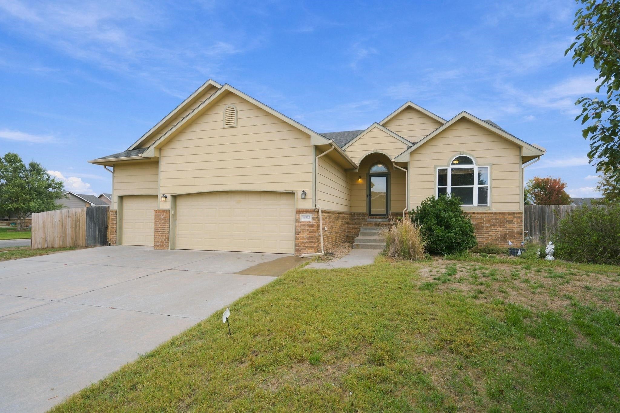 10712 W Dallas — photo