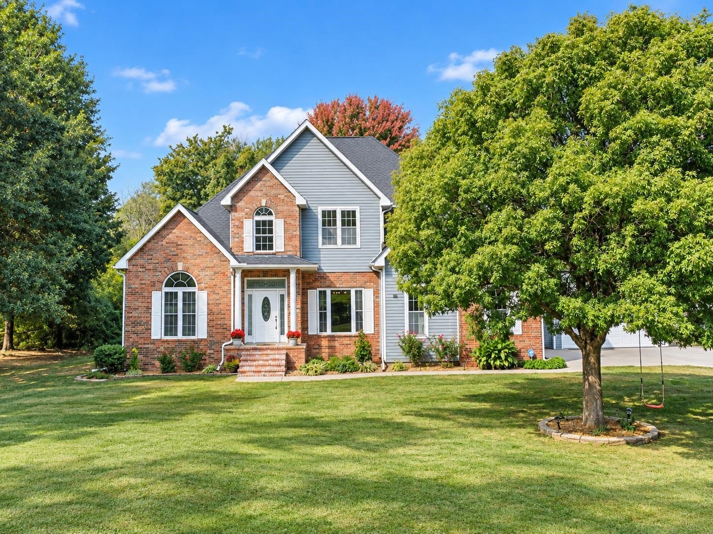 901 Oaklawn Dr. — photo