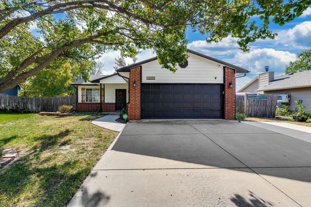 10903 W Dora Ct — photo
