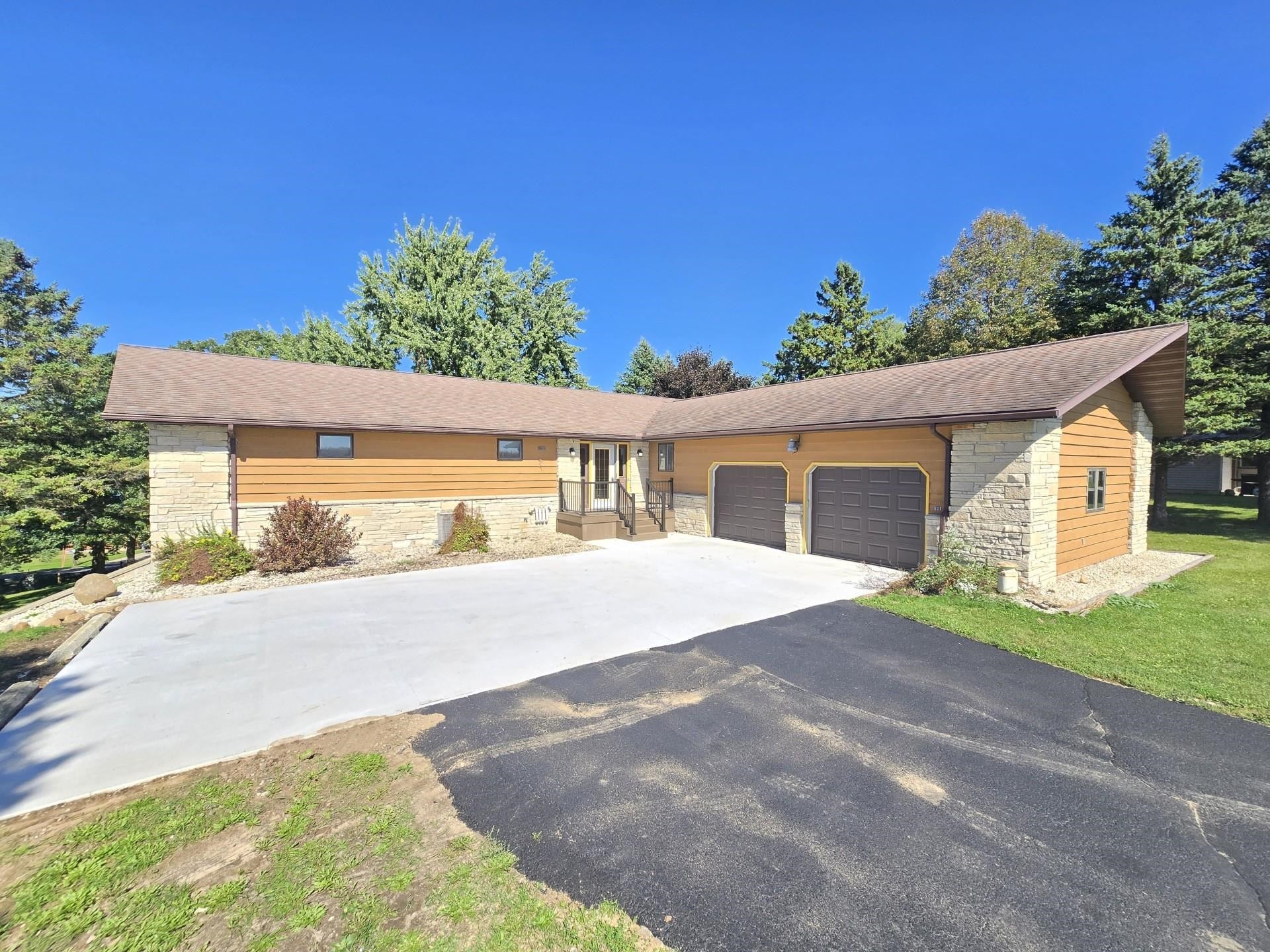 W2102 State Road 44 — photo