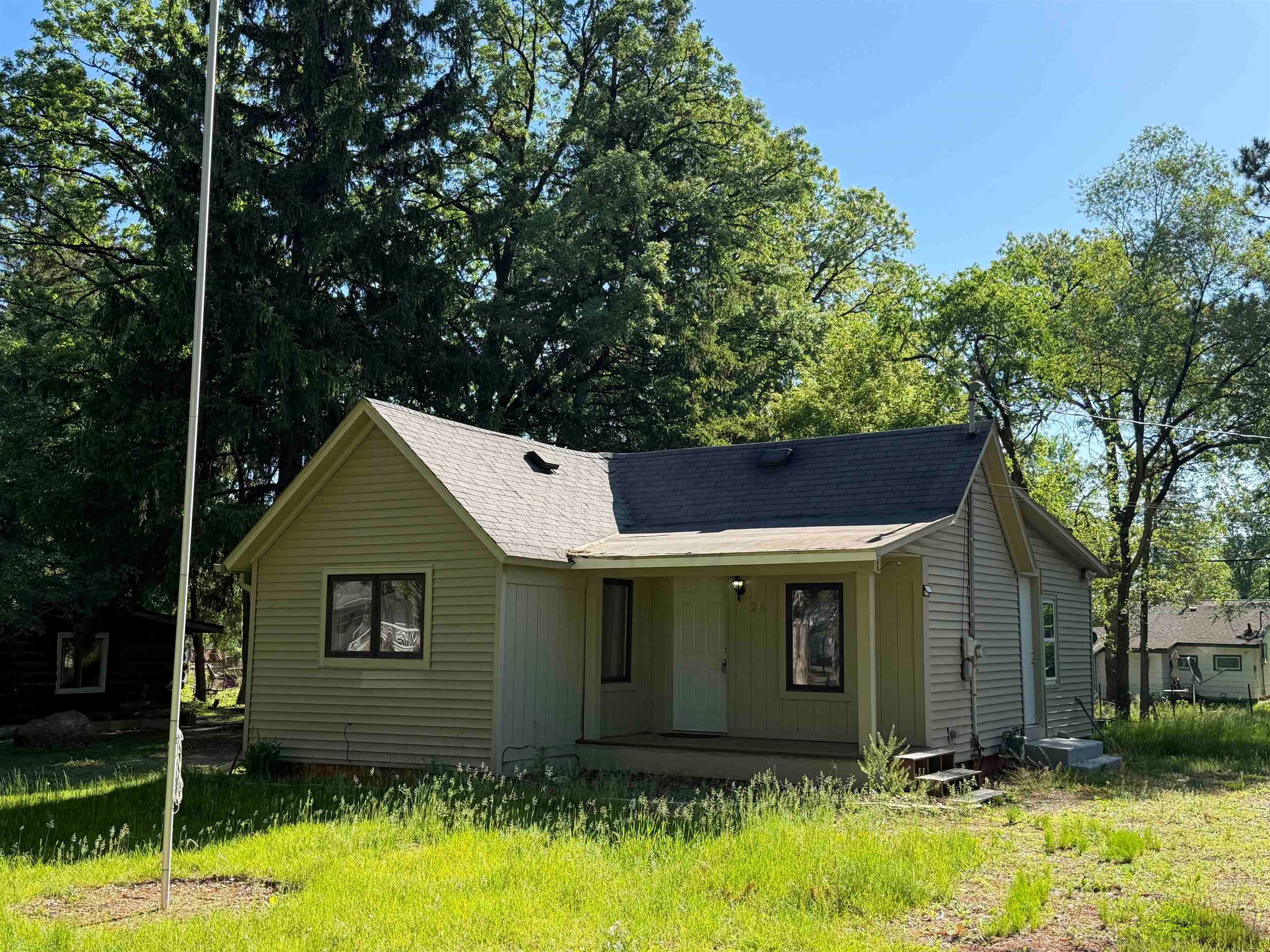 224 N Elm Street — photo