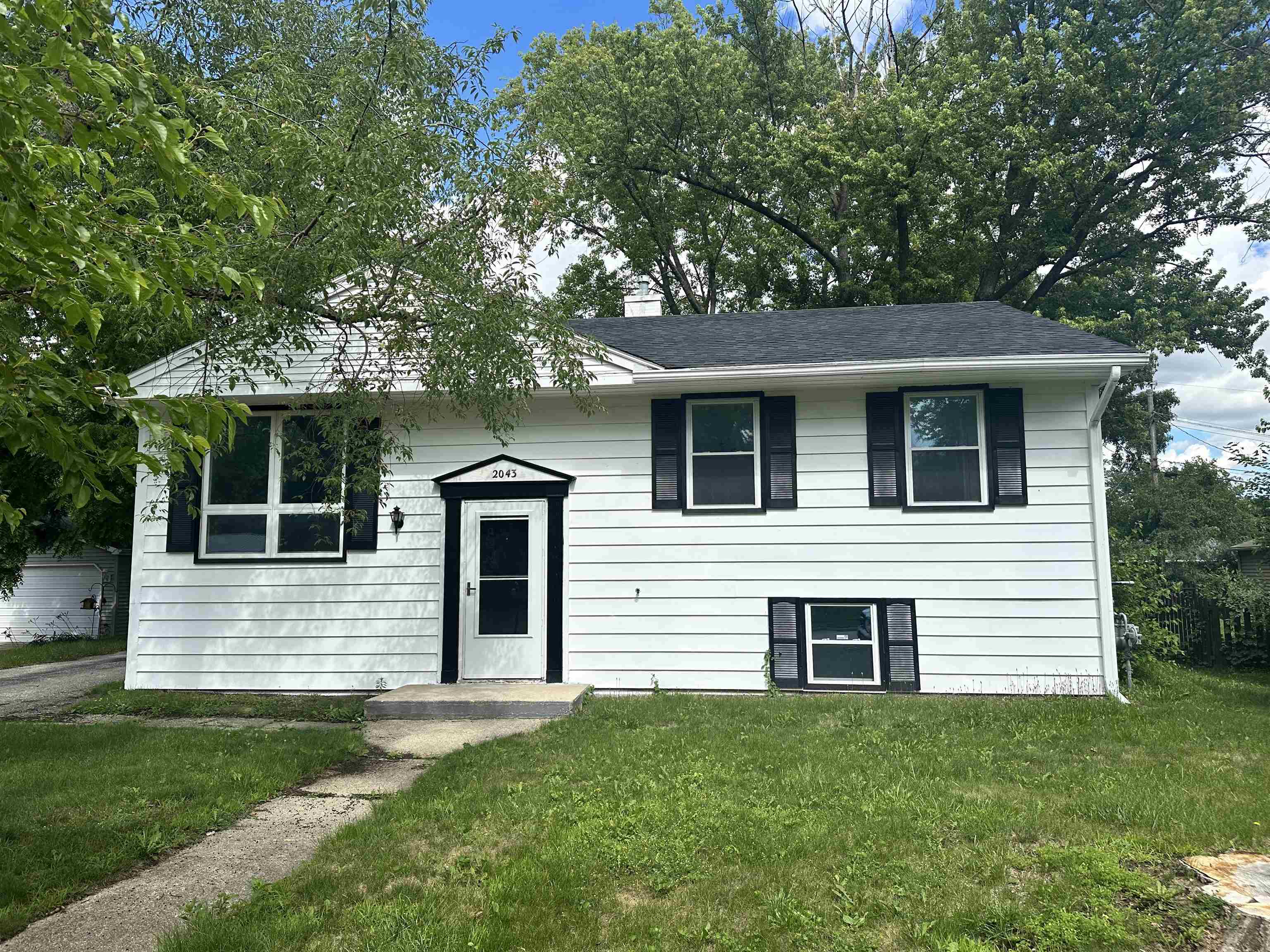 2043 Linway Drive — photo