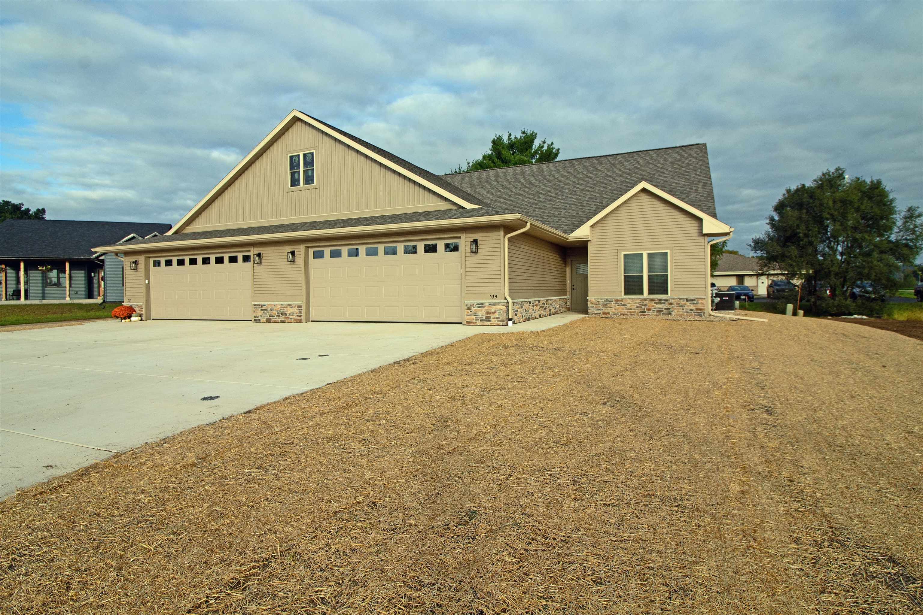 539 Spring Street, Spring Green, WI 53588 — photo 2