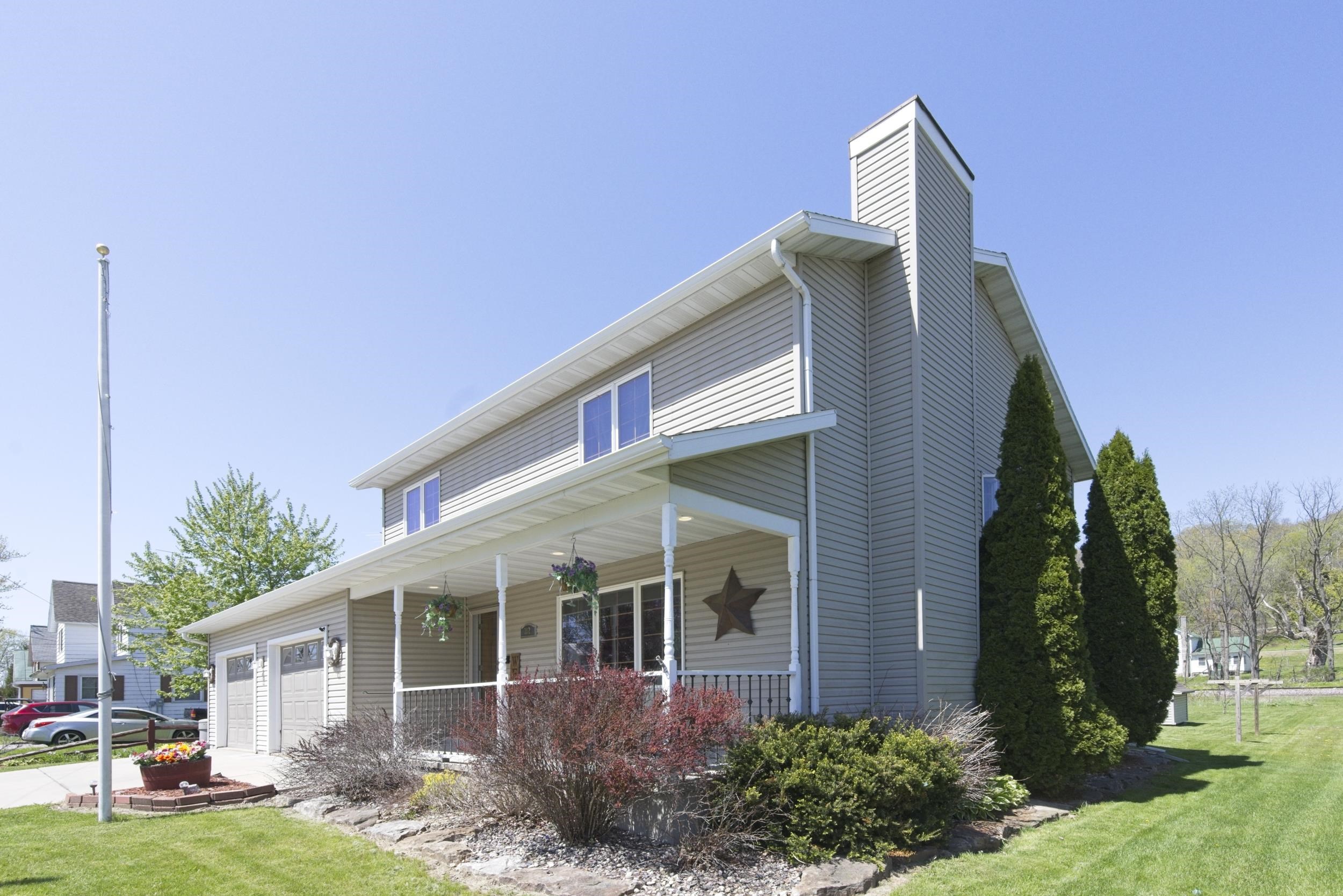 312 E Walnut Street — photo