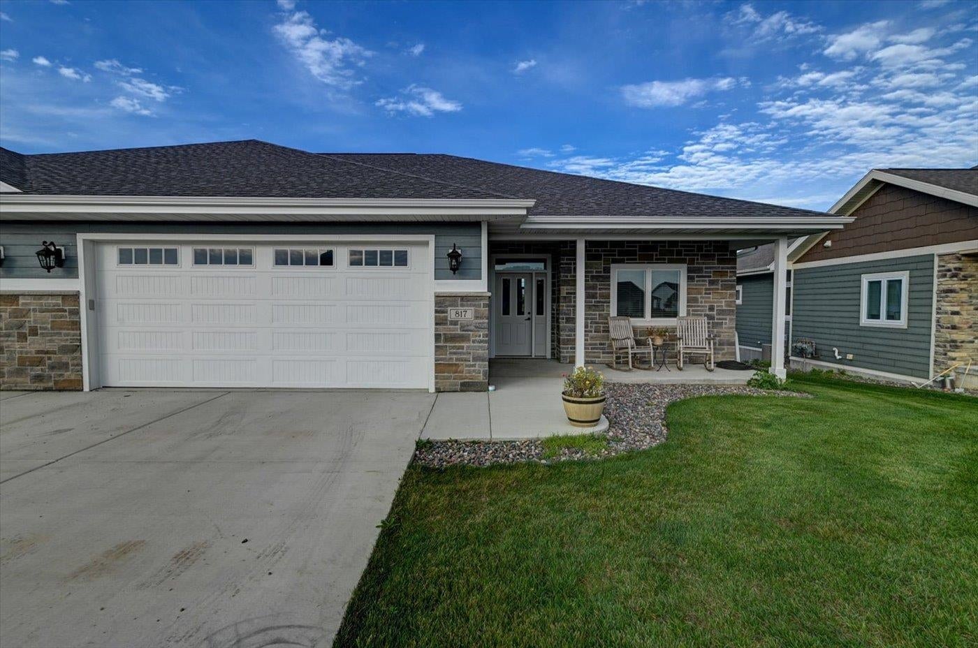 825 Vineyard Drive — photo