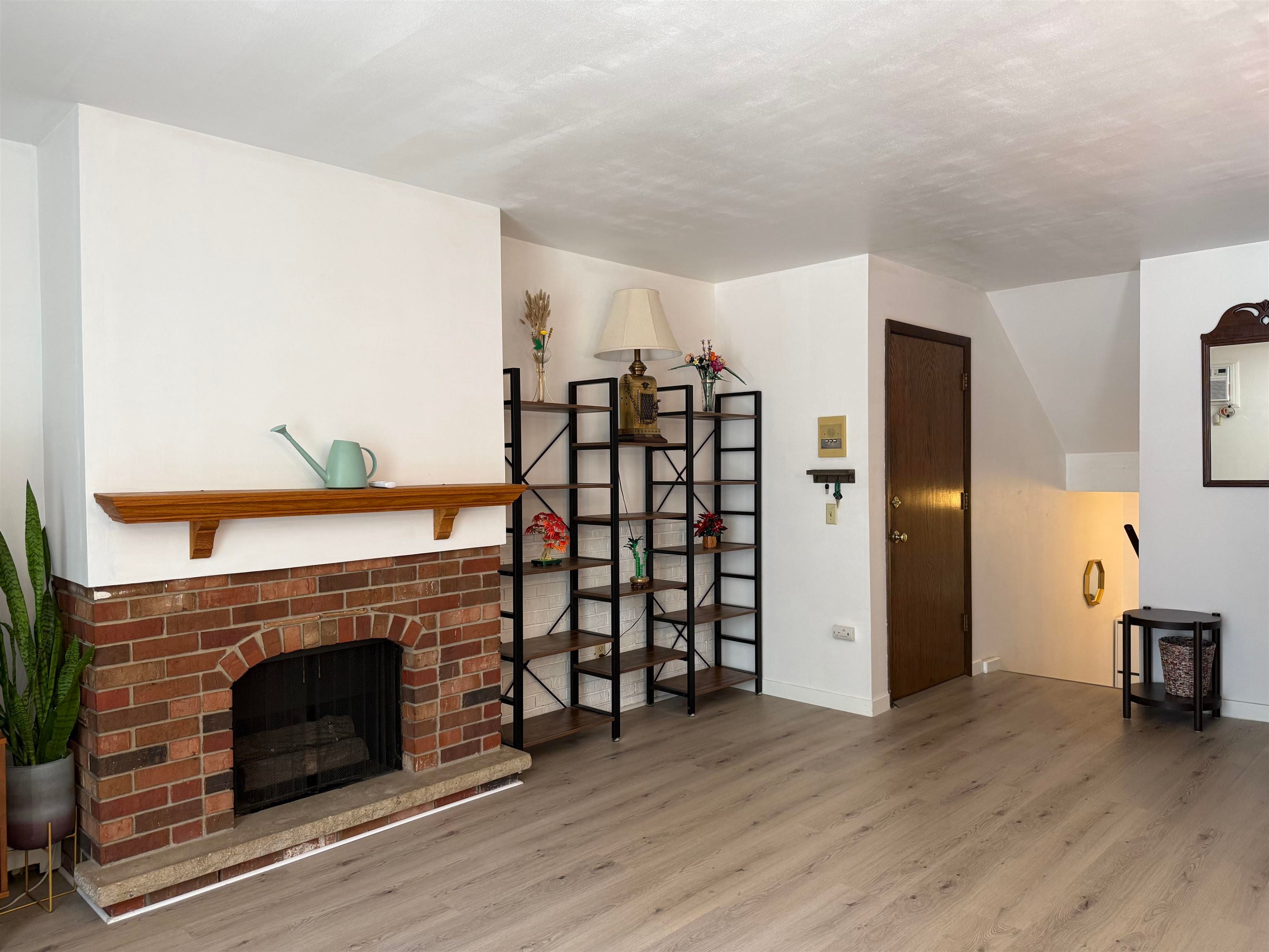 6239 Charing Cross Lane B-2 — photo
