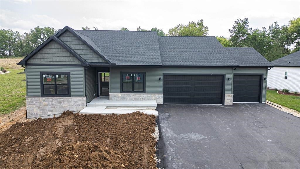 407 Ridge Court — photo