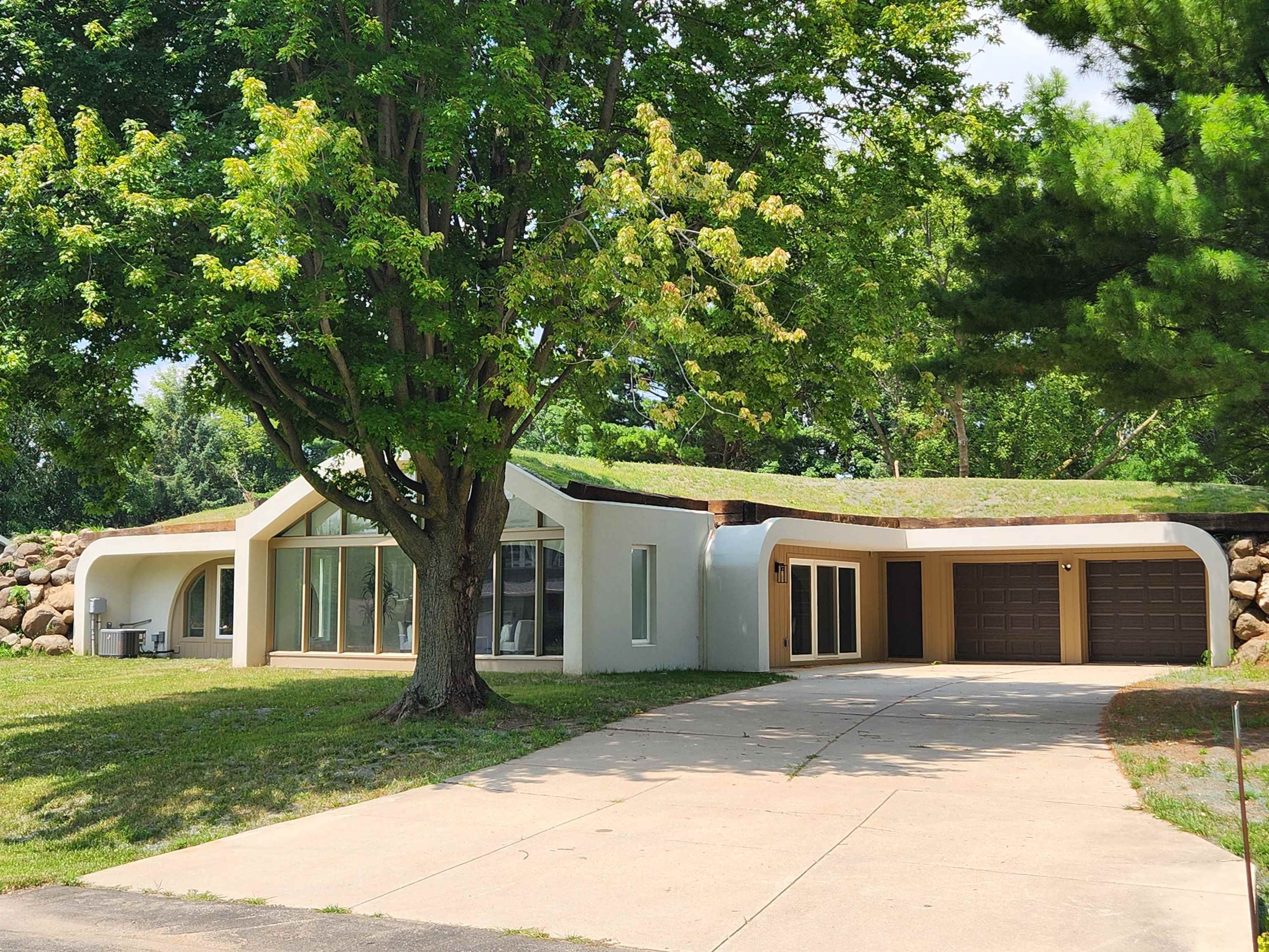 3486 Whytecliff Way — photo