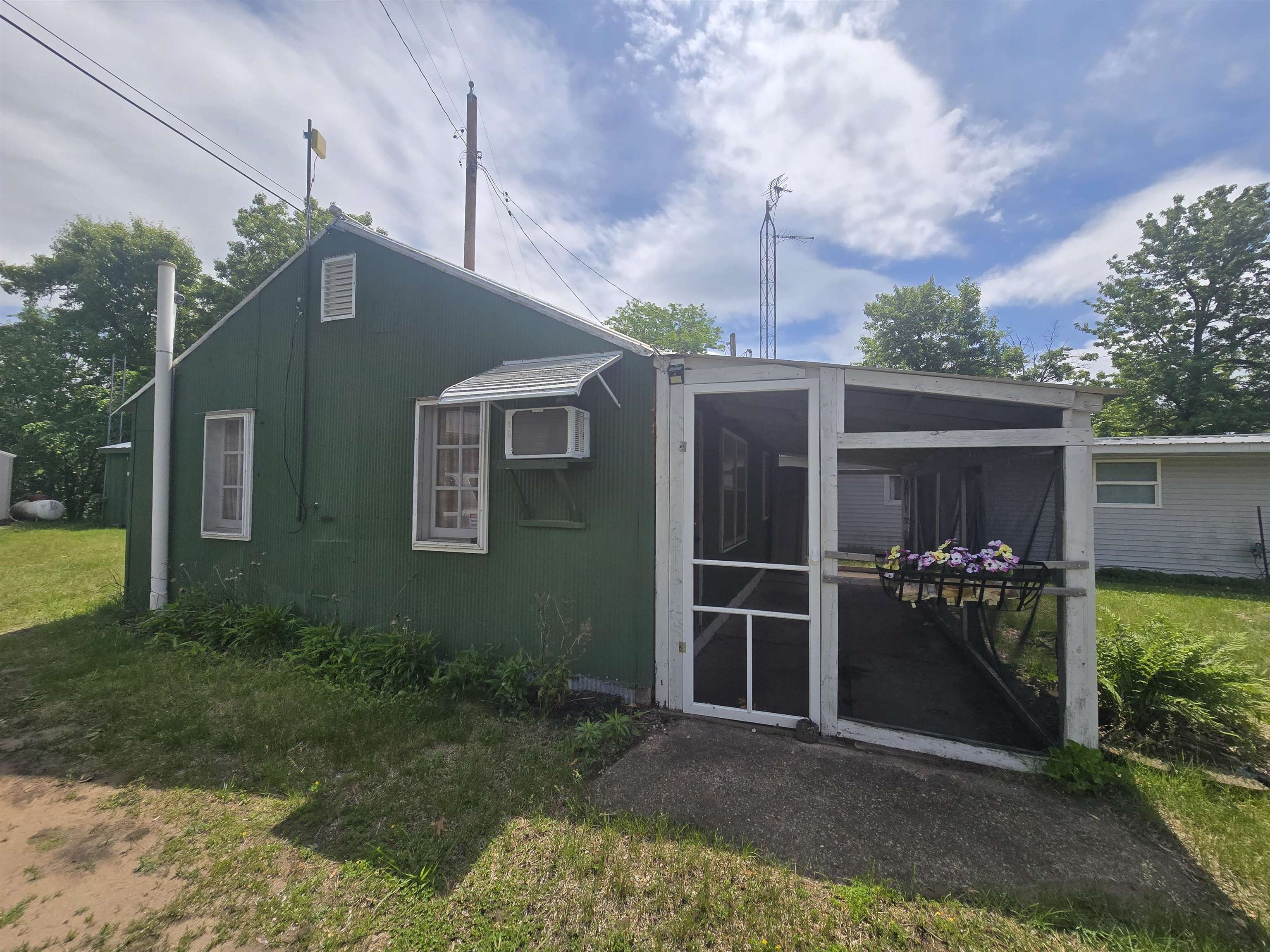 10606 Pine Lane — photo