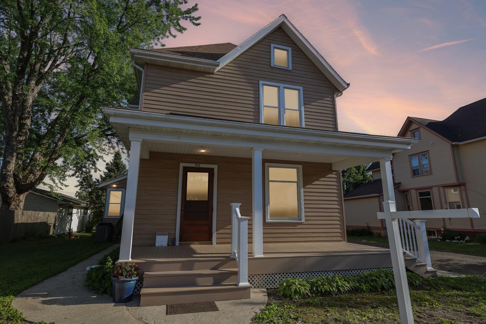 202 W 3rd Street — photo