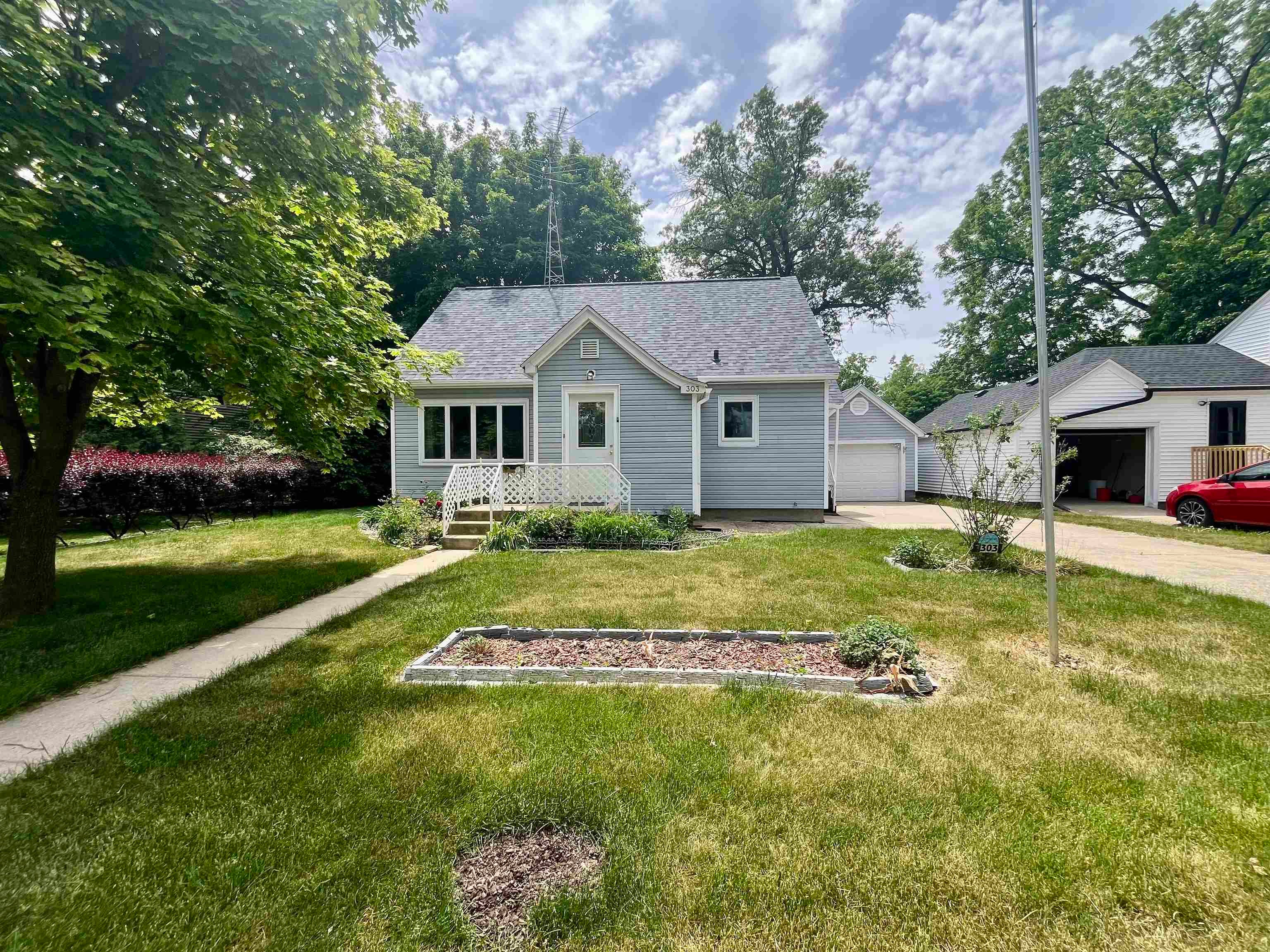 303 Garfield Avenue — photo