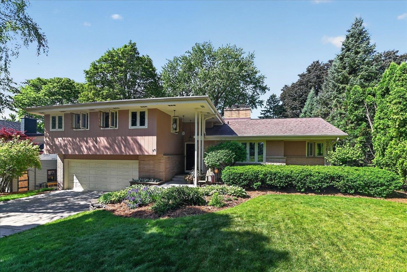 11 Fuller Drive — photo