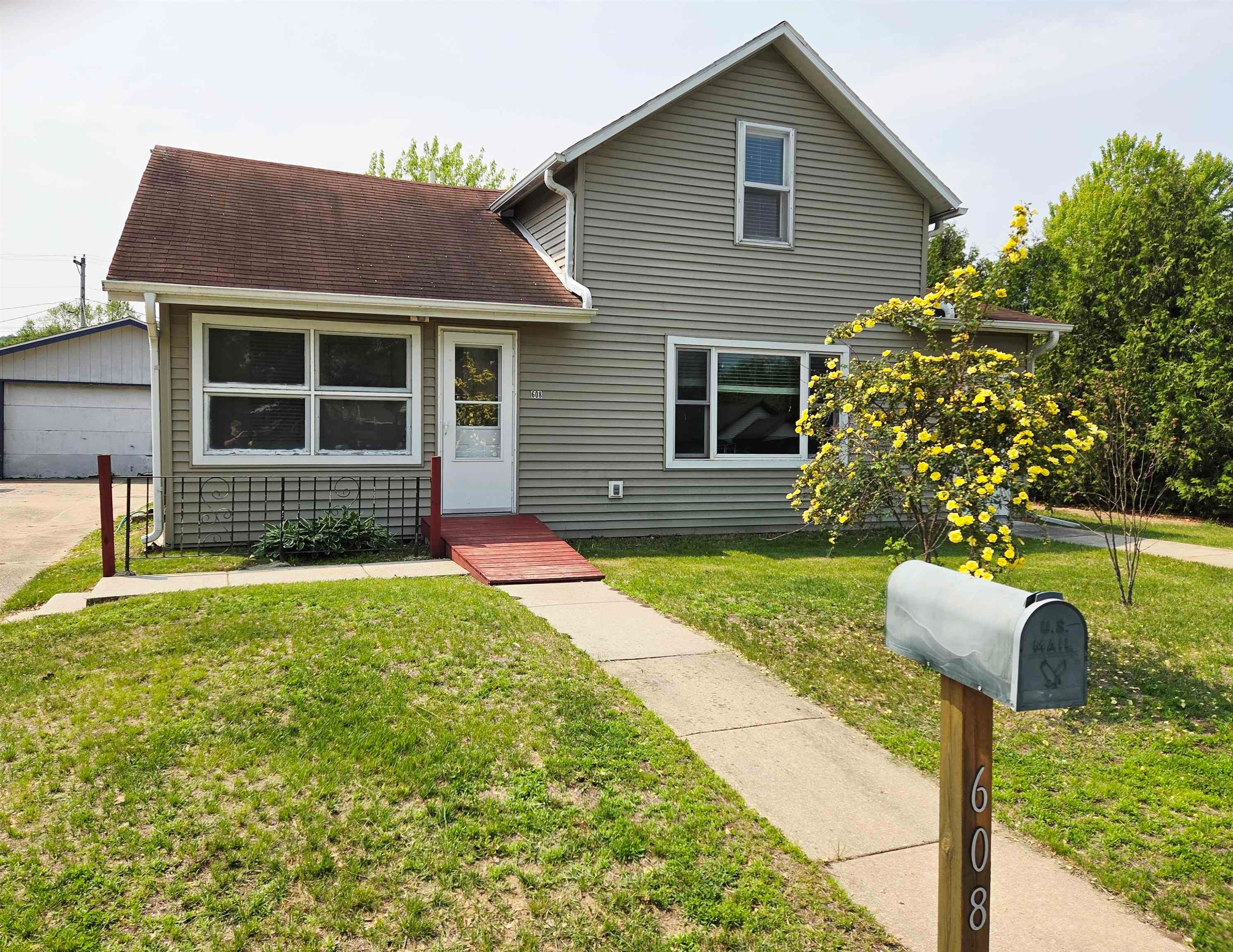 608 E Legrand Street — photo