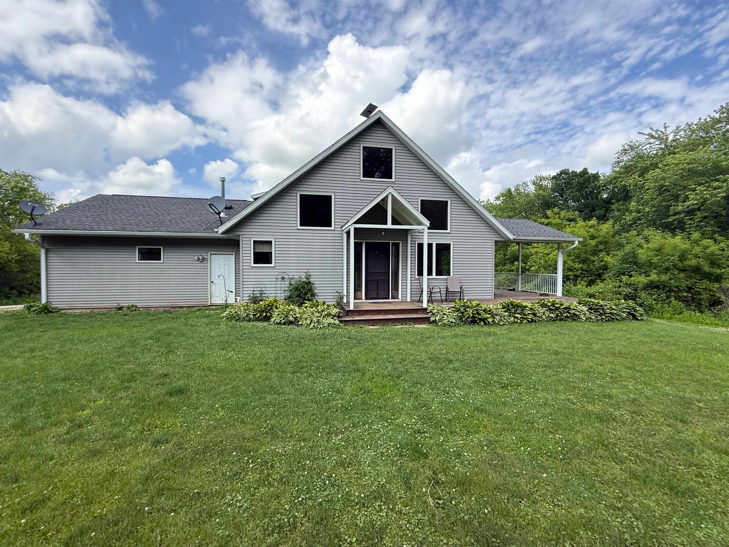 7557 Lee Road — photo