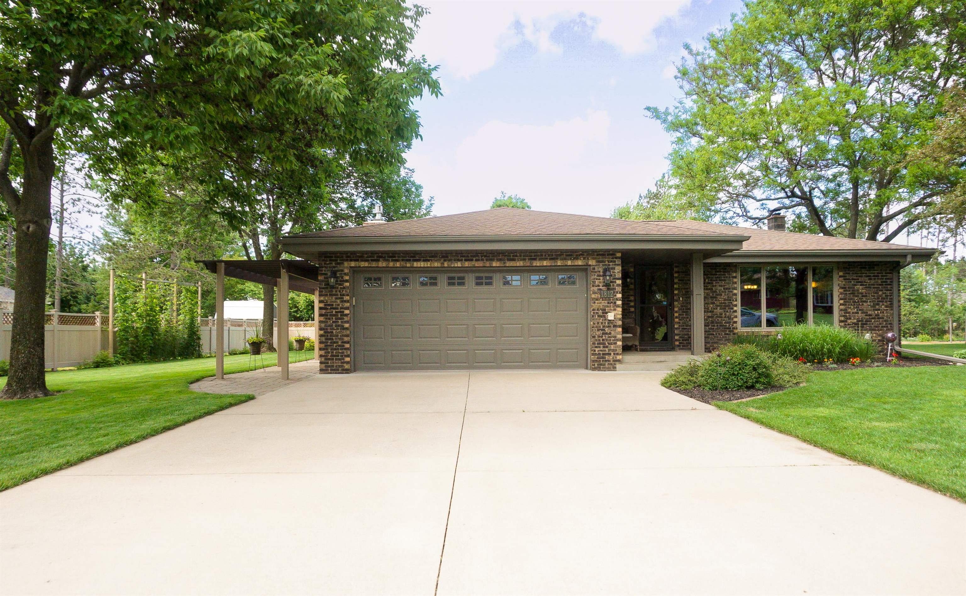 1812 Norway Lane — photo