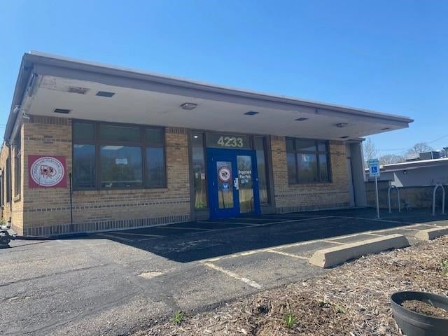 4233 W Beltline Hwy Road — photo