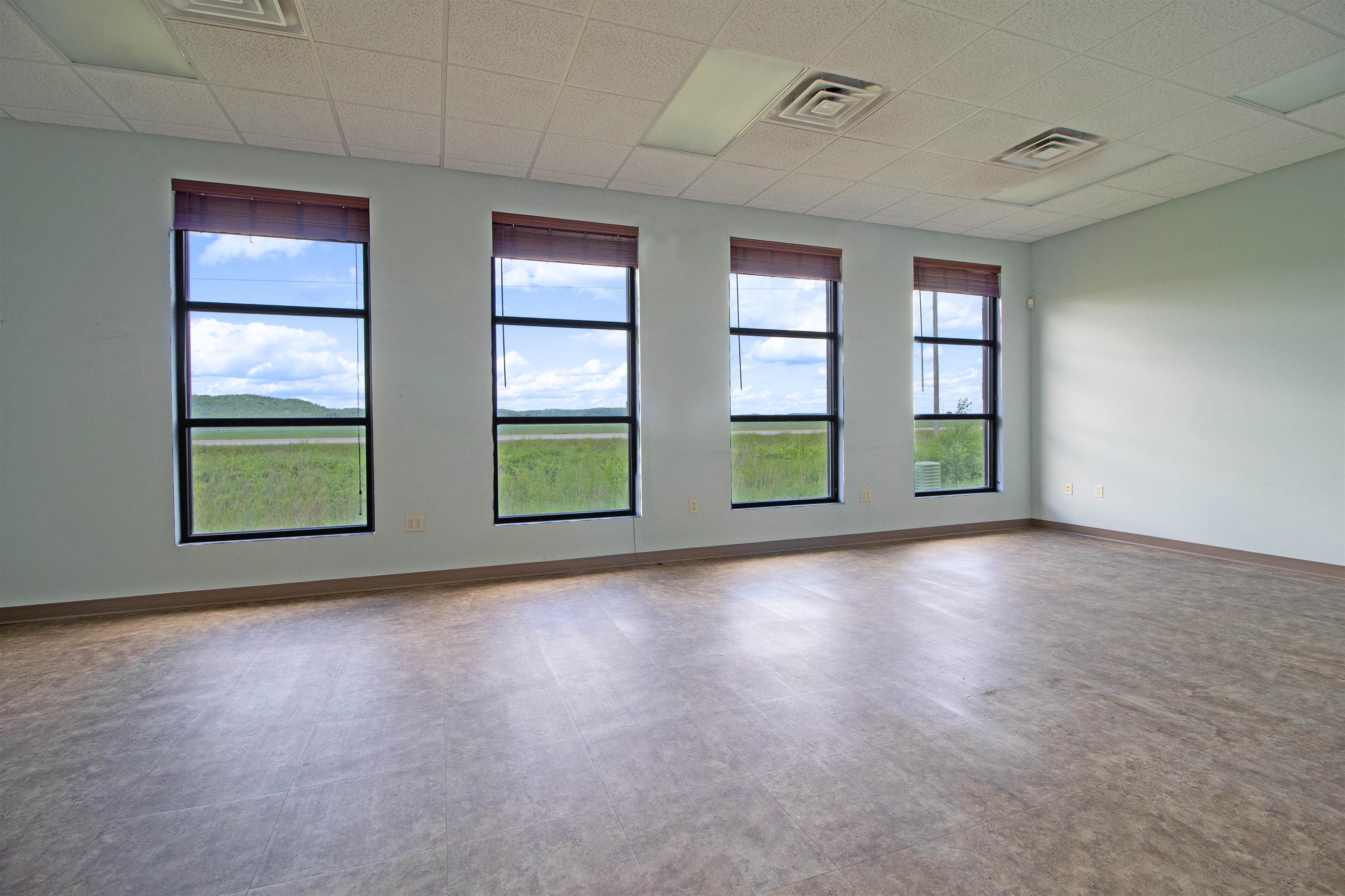 550 Sunrise Drive — photo